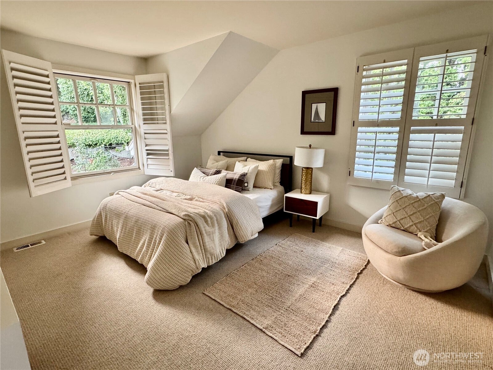 Seattle, Washington, 98144, United States, 5 Bedrooms Bedrooms, ,4 BathroomsBathrooms,Residential,Active,1936447