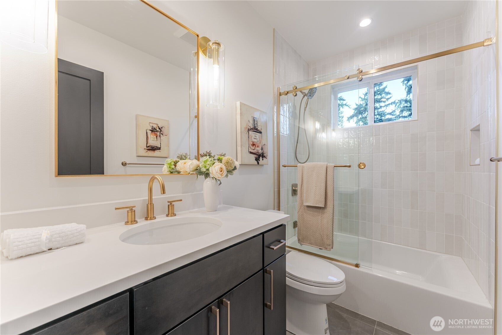 Kirkland, Washington, 98033, United States, 6 Bedrooms Bedrooms, ,7 BathroomsBathrooms,Residential,Active,2015249