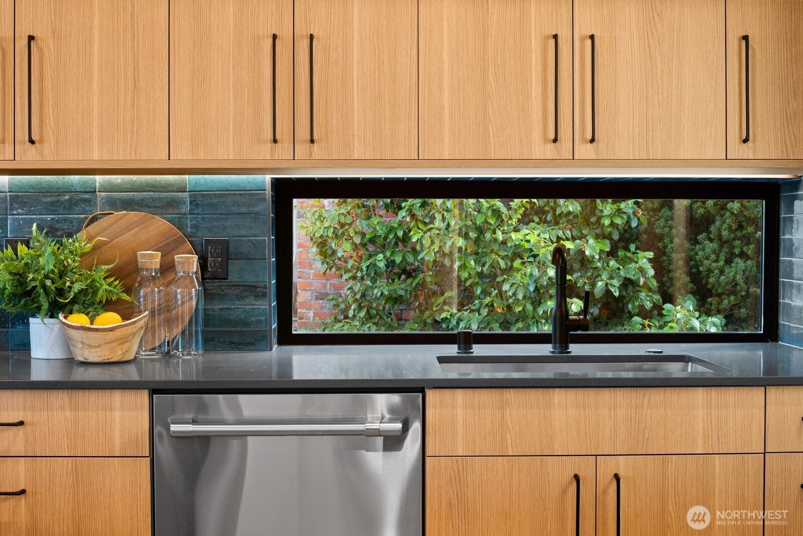 Seattle, Washington, 98118, United States, 5 Bedrooms Bedrooms, ,4 BathroomsBathrooms,Residential,Active,1909862