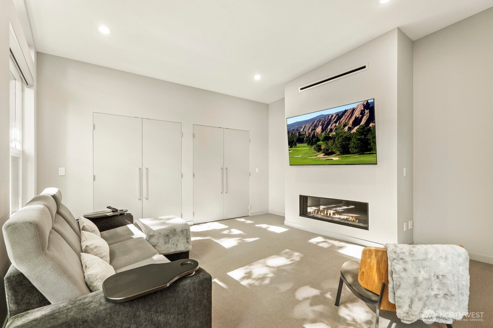 Bellevue, Washington, 98008, United States, 4 Bedrooms Bedrooms, ,5 BathroomsBathrooms,Residential,Active,1960111