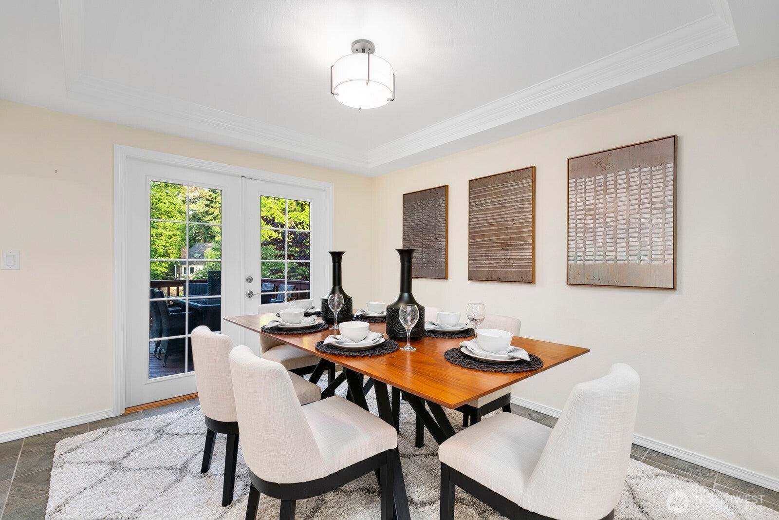 Kirkland, Washington, 98033, United States, 4 Bedrooms Bedrooms, ,3 BathroomsBathrooms,Residential,Active,1909901