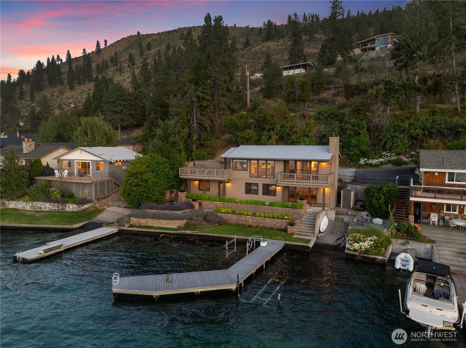 Chelan, Washington, 98816, United States, 4 Bedrooms Bedrooms, ,2 BathroomsBathrooms,Residential,Active,1971797