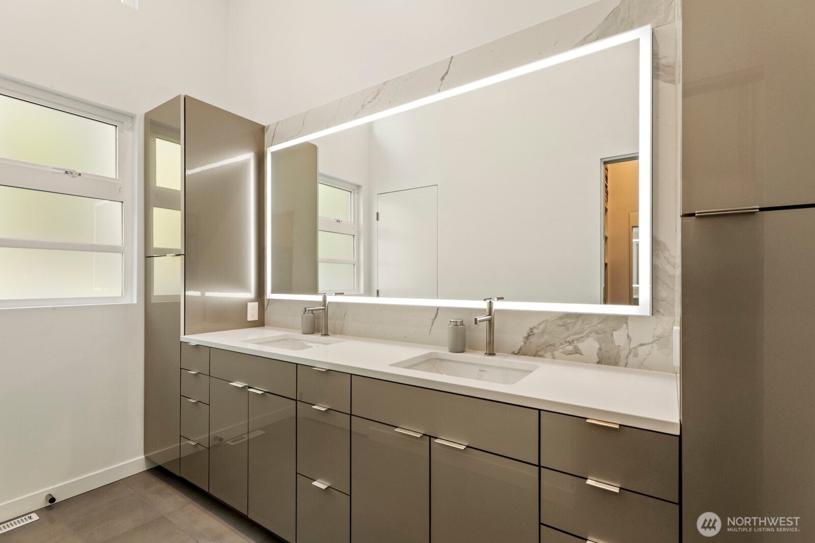 Bellevue, Washington, 98008, United States, 4 Bedrooms Bedrooms, ,5 BathroomsBathrooms,Residential,Active,1960111