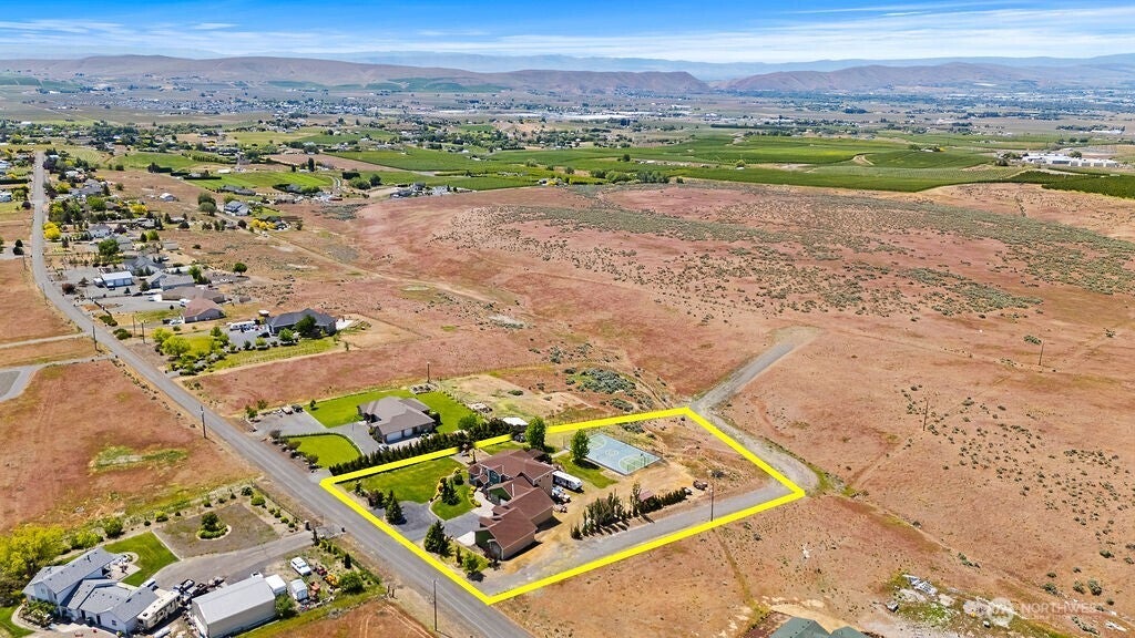 Yakima, Washington, 98901, United States, 4 Bedrooms Bedrooms, ,3 BathroomsBathrooms,Residential,Active,1820832