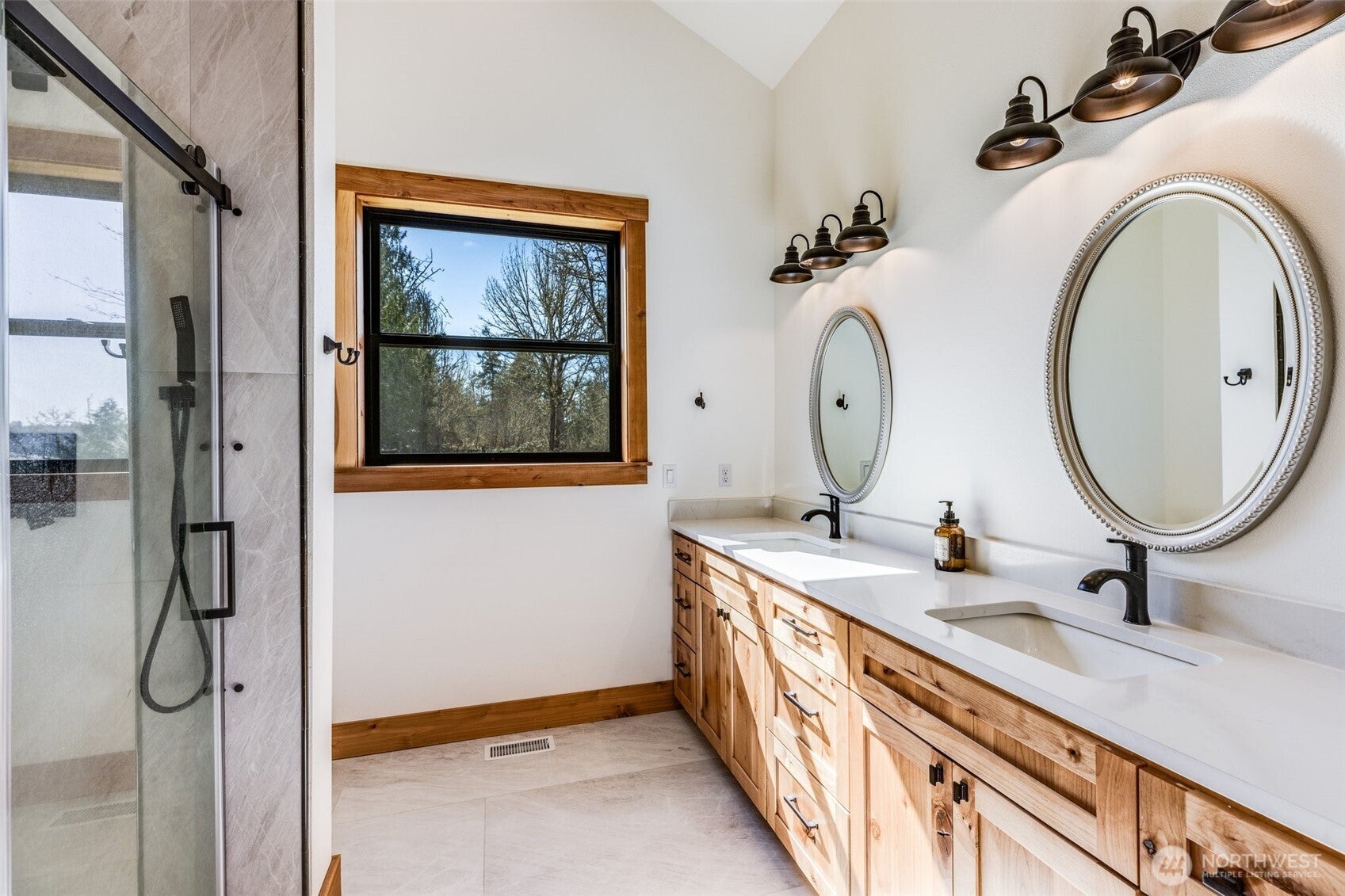 Eatonville, Washington, 98328, United States, 3 Bedrooms Bedrooms, ,3 BathroomsBathrooms,Residential,Active,1798196