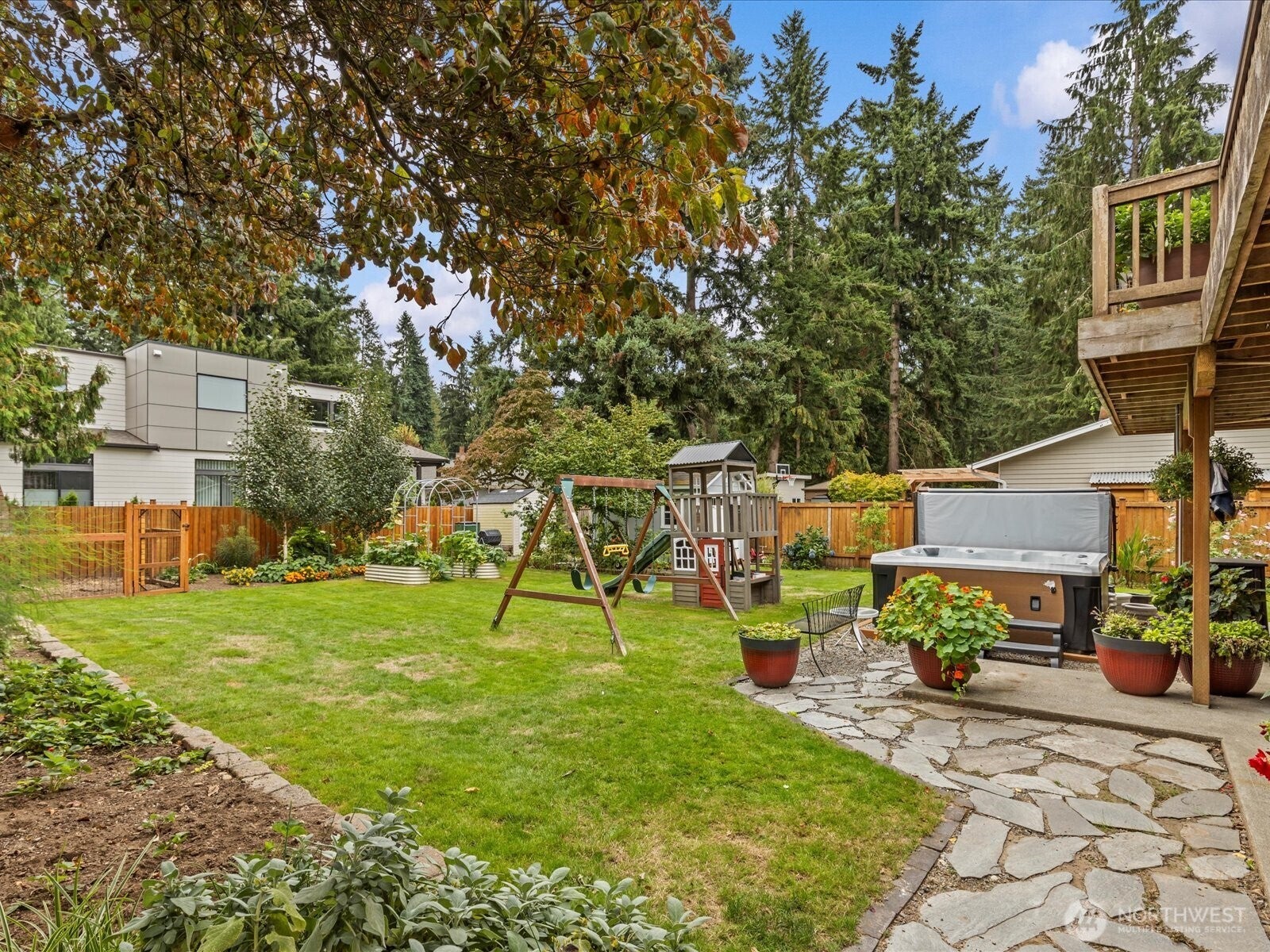 Kirkland, Washington, 98033, United States, 3 Bedrooms Bedrooms, ,3 BathroomsBathrooms,Residential,Active,1953006