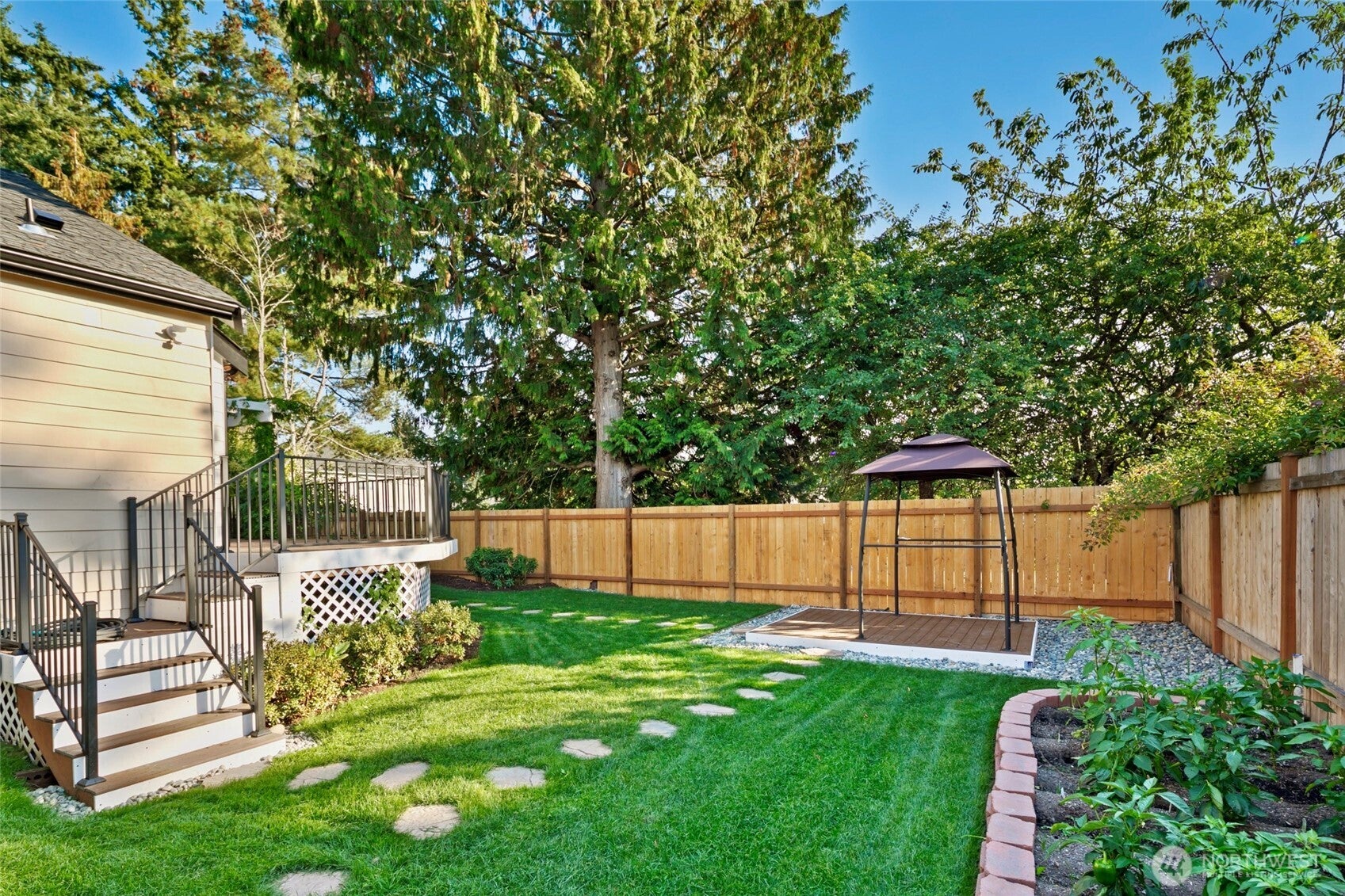 Mountlake Terrace, Washington, 98043, United States, 4 Bedrooms Bedrooms, ,3 BathroomsBathrooms,Residential,Active,1952616