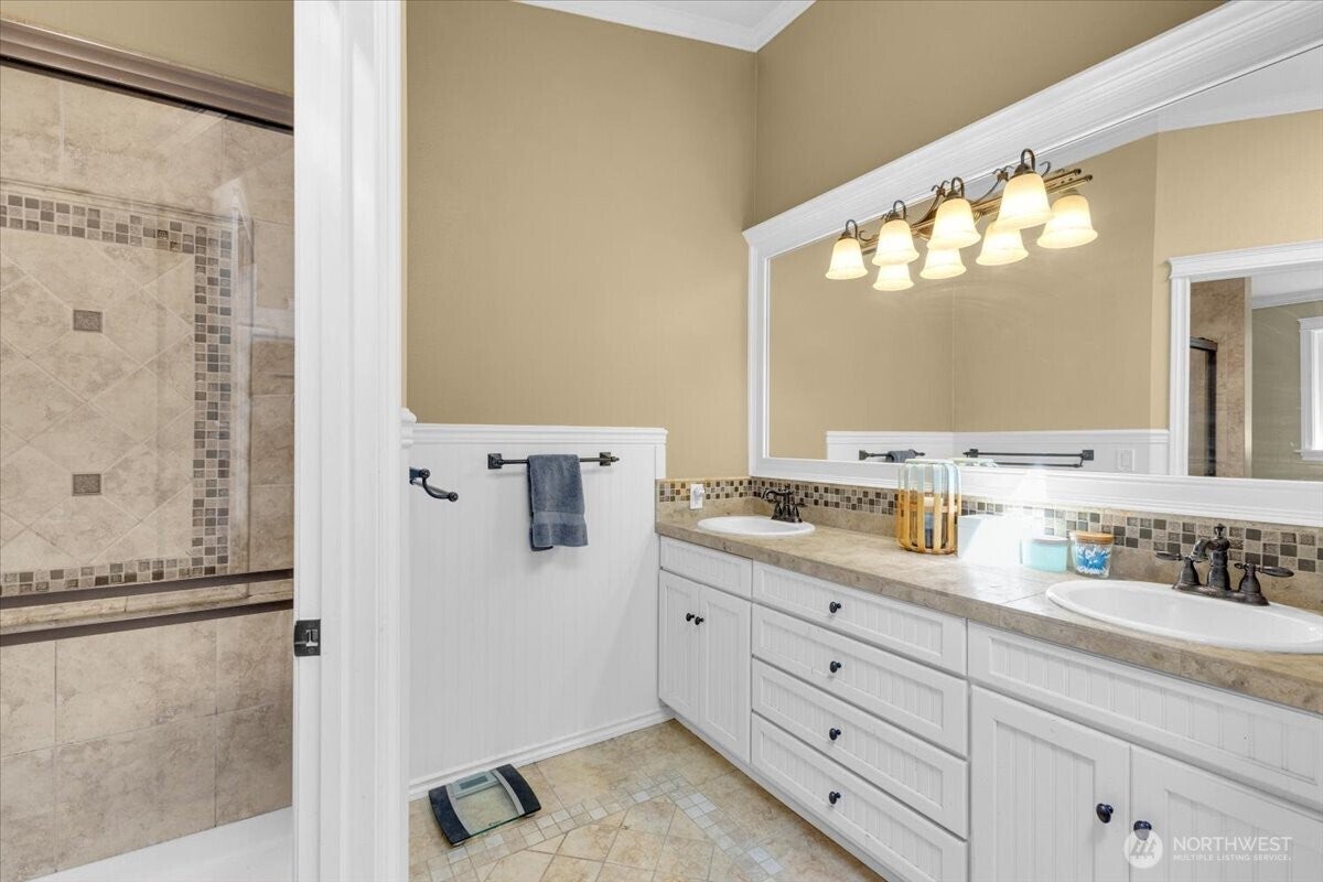 Snohomish, Washington, 98296, United States, 4 Bedrooms Bedrooms, ,4 BathroomsBathrooms,Residential,Active,1914620