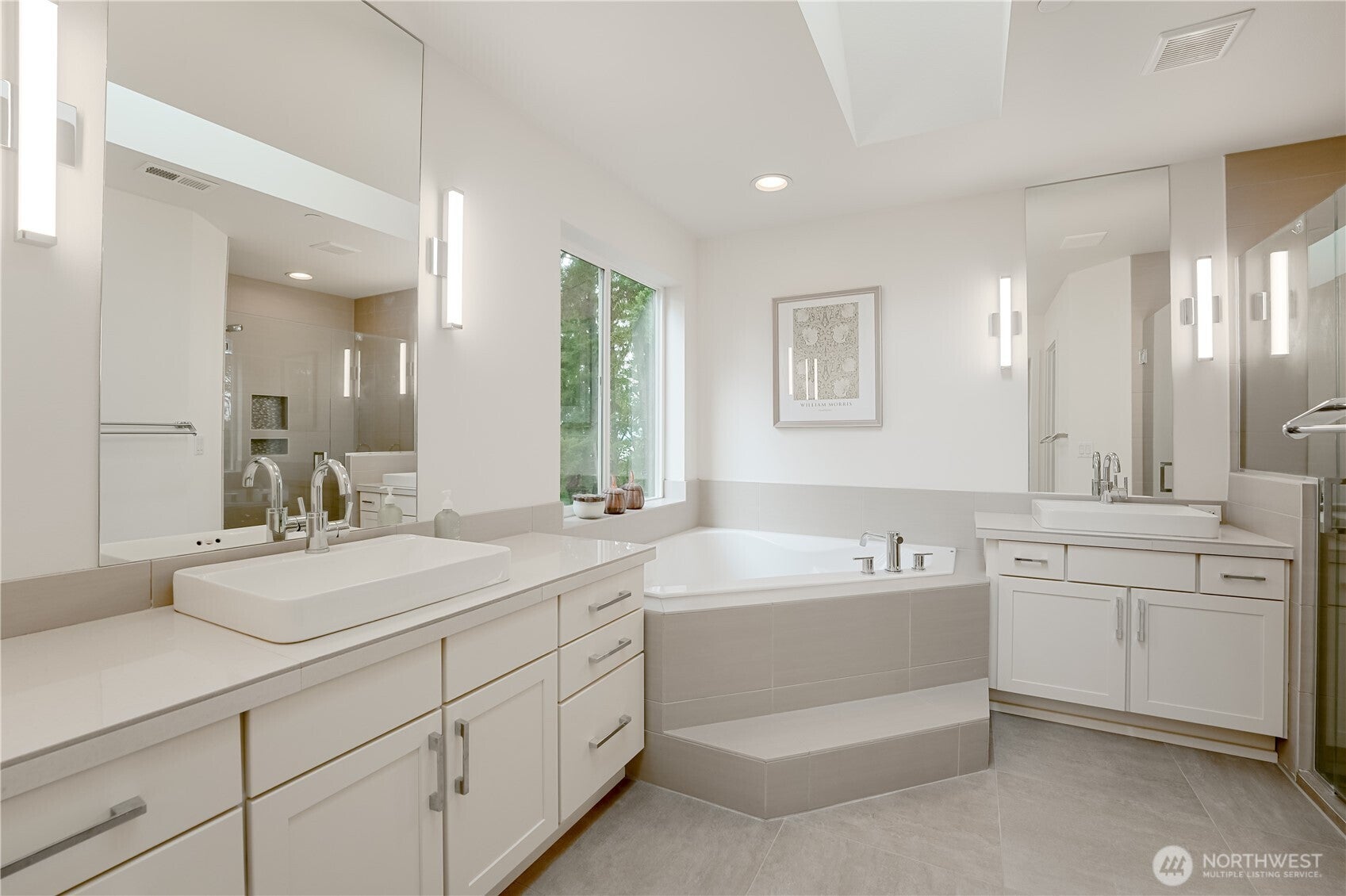 Sammamish, Washington, 98074, United States, 5 Bedrooms Bedrooms, ,4 BathroomsBathrooms,Residential,Active,1953706