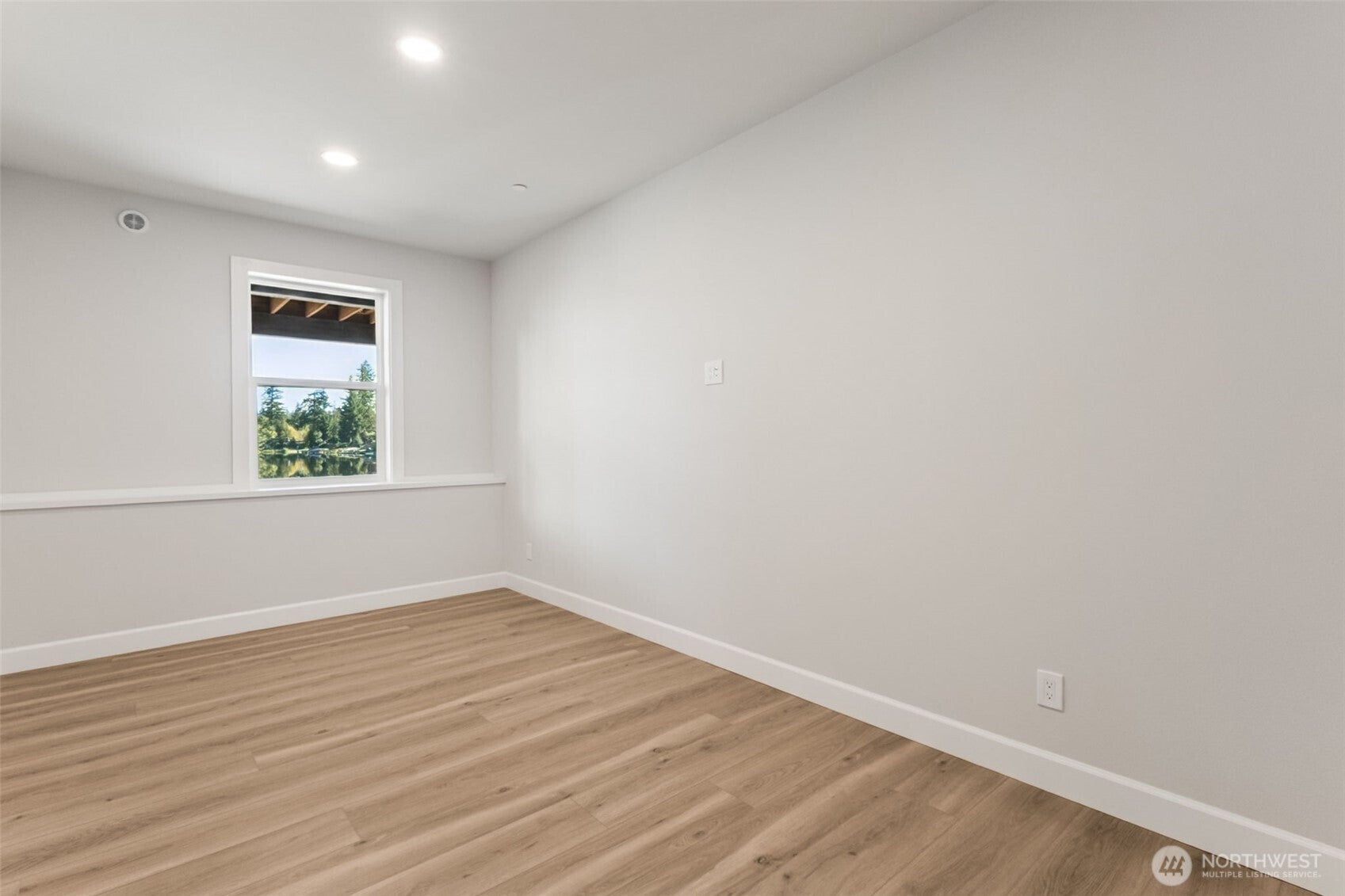 Maple Valley, Washington, 98038, United States, 4 Bedrooms Bedrooms, ,4 BathroomsBathrooms,Residential,Active,1965803