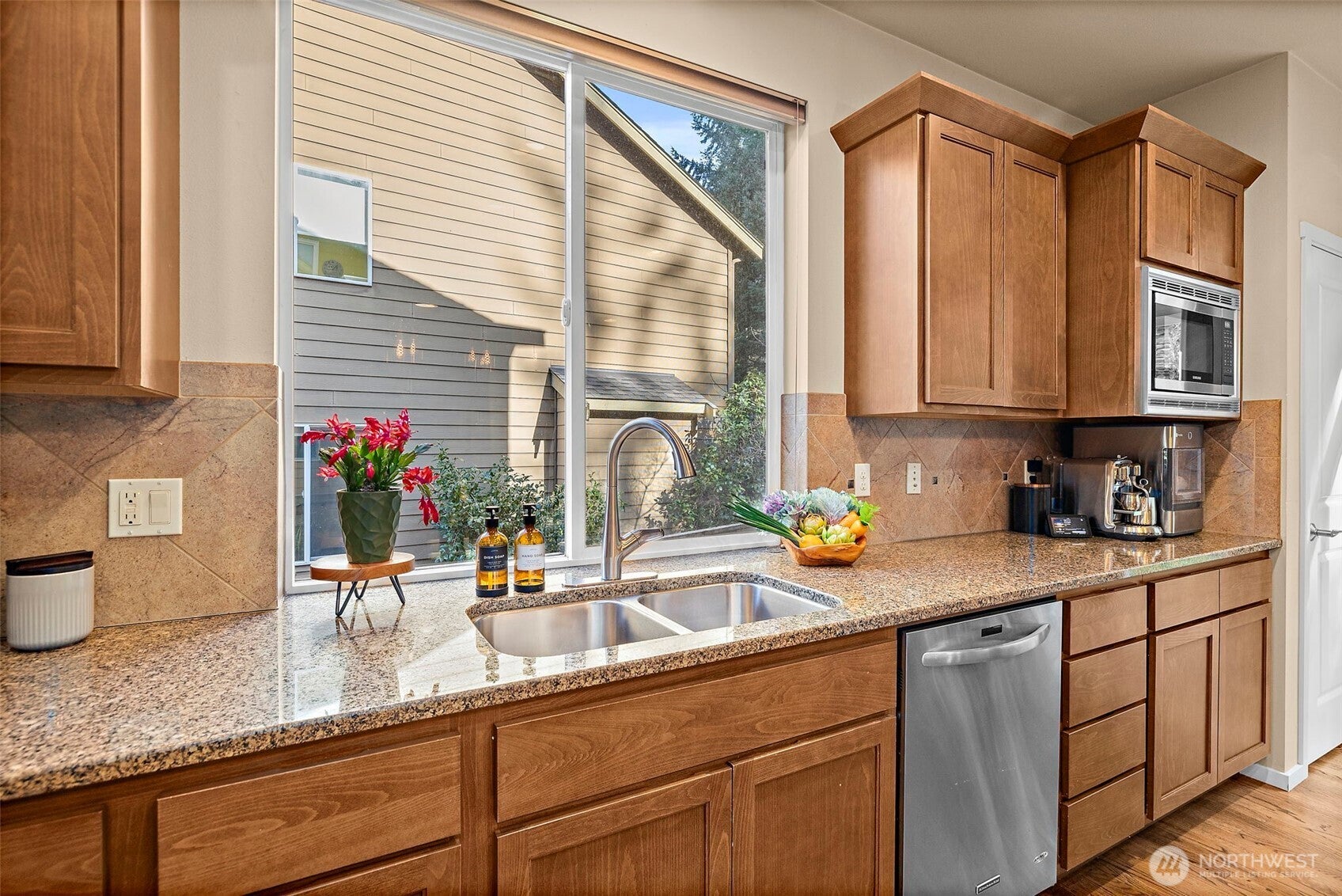 Snoqualmie, Washington, 98065, United States, 5 Bedrooms Bedrooms, ,3 BathroomsBathrooms,Residential,Active,1990623