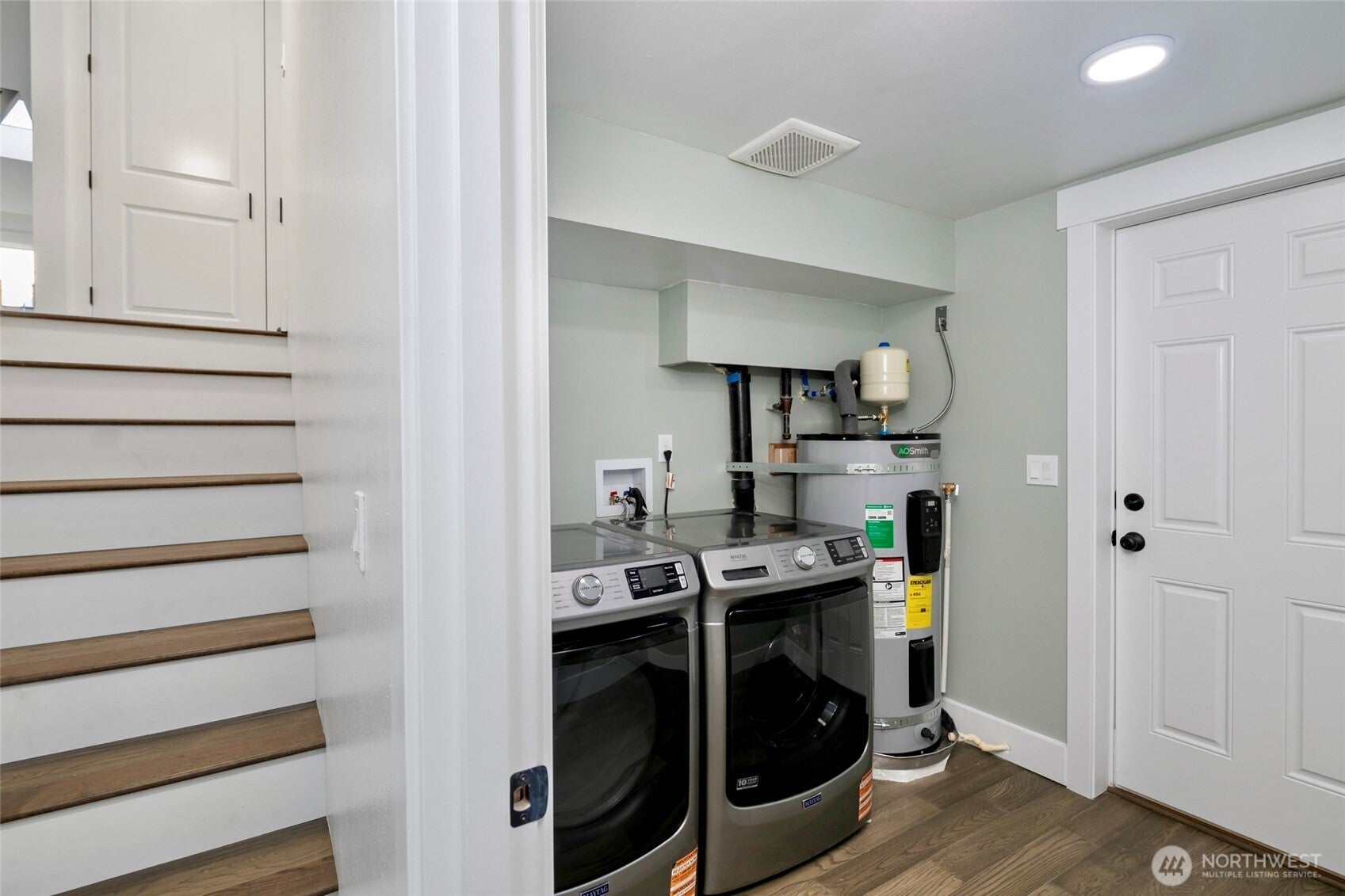 Lake Forest Park, Washington, 98043, United States, 4 Bedrooms Bedrooms, ,3 BathroomsBathrooms,Residential,Active,2002668