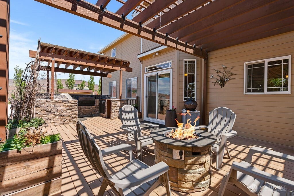 Yakima, Washington, 98901, United States, 4 Bedrooms Bedrooms, ,3 BathroomsBathrooms,Residential,Active,1820832