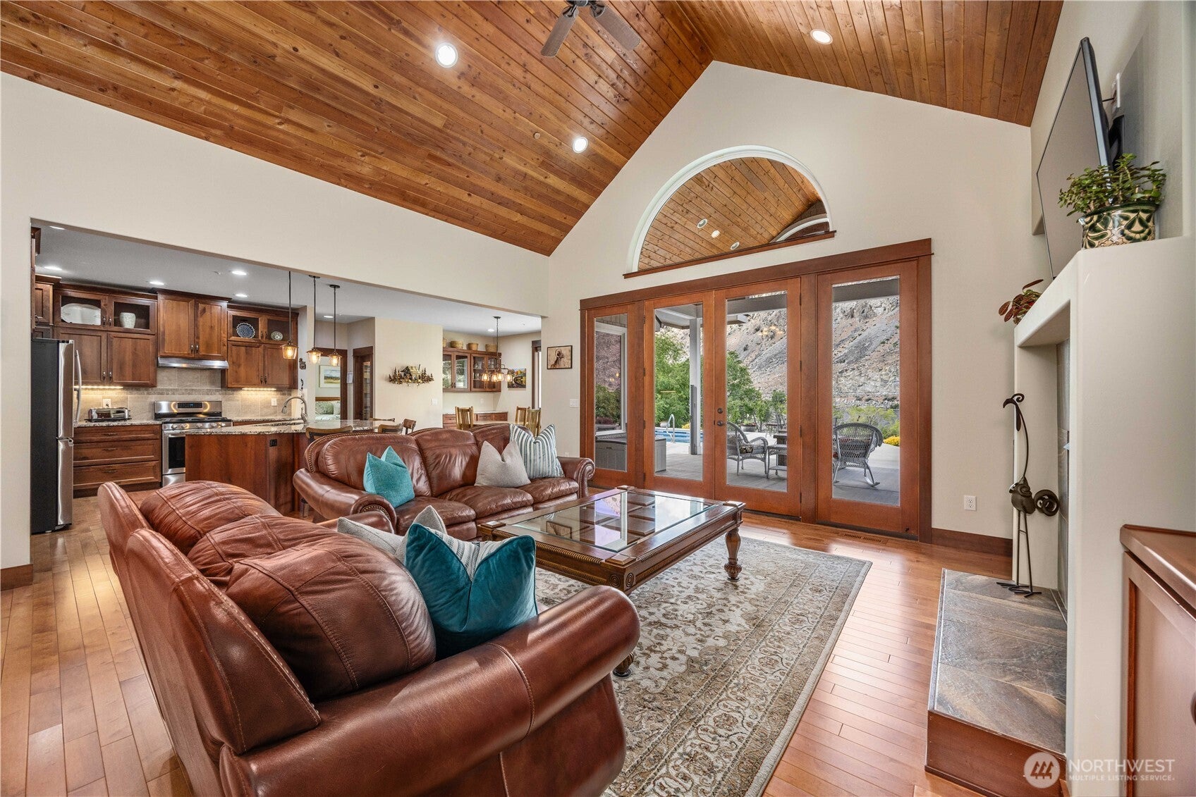 Orondo, Washington, 98843, United States, 3 Bedrooms Bedrooms, ,4 BathroomsBathrooms,Residential,Active,1823970