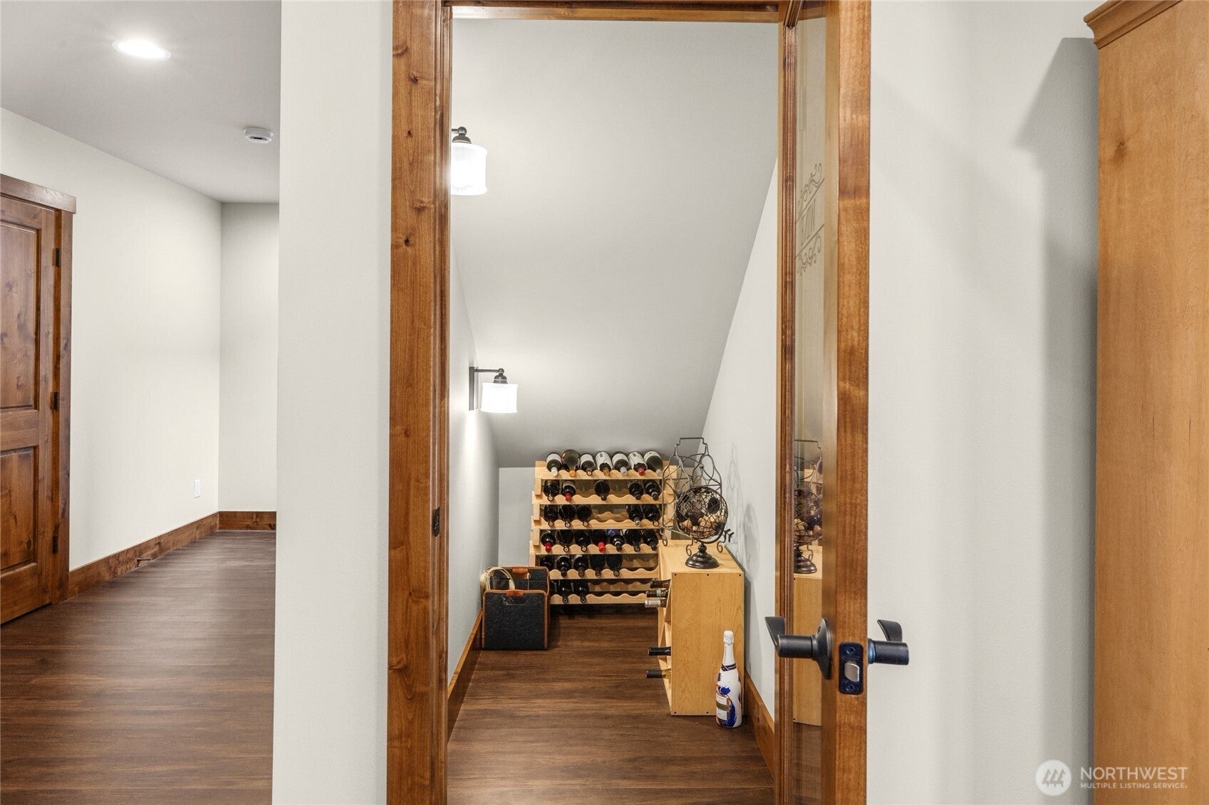 Cle Elum, Washington, 98922, United States, 3 Bedrooms Bedrooms, ,3 BathroomsBathrooms,Residential,Active,2031010