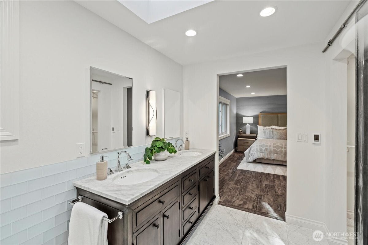 Redmond, Washington, 98052, United States, 4 Bedrooms Bedrooms, ,3 BathroomsBathrooms,Residential,Active,1953683