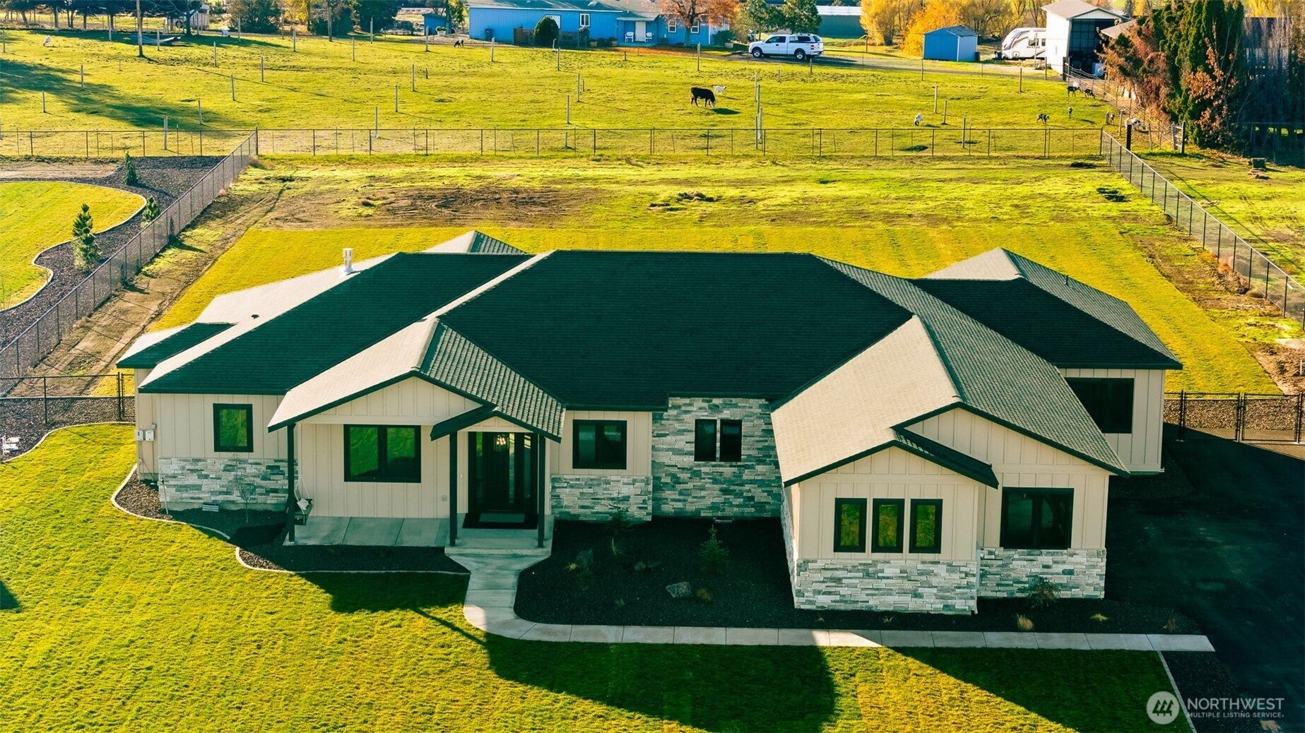 Yakima, Washington, 98908, United States, 4 Bedrooms Bedrooms, ,4 BathroomsBathrooms,Residential,Active,1993975