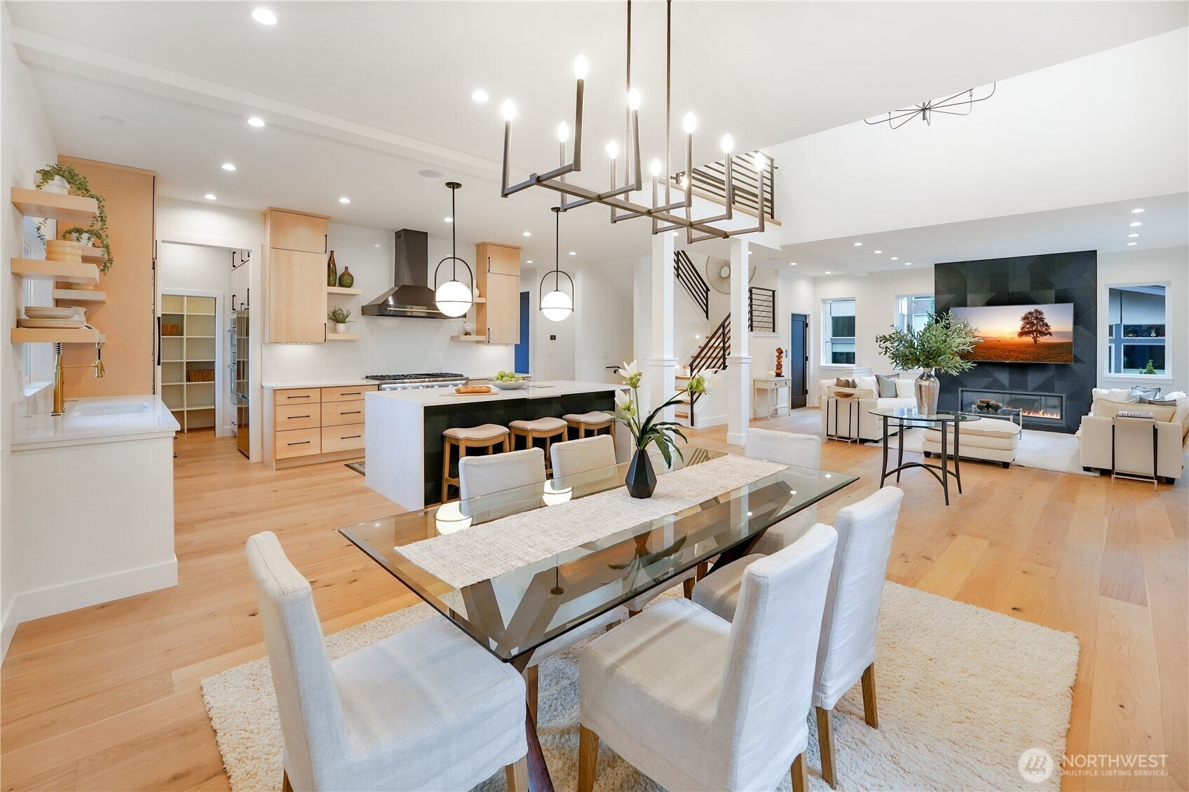 Kirkland, Washington, 98033, United States, 6 Bedrooms Bedrooms, ,7 BathroomsBathrooms,Residential,Active,2001374