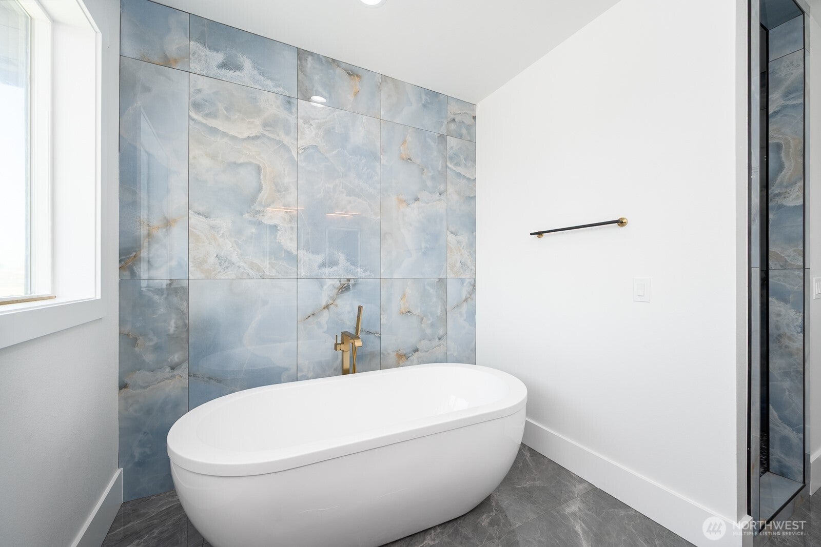 Moses Lake, Washington, 98837, United States, 4 Bedrooms Bedrooms, ,4 BathroomsBathrooms,Residential,Active,1886784