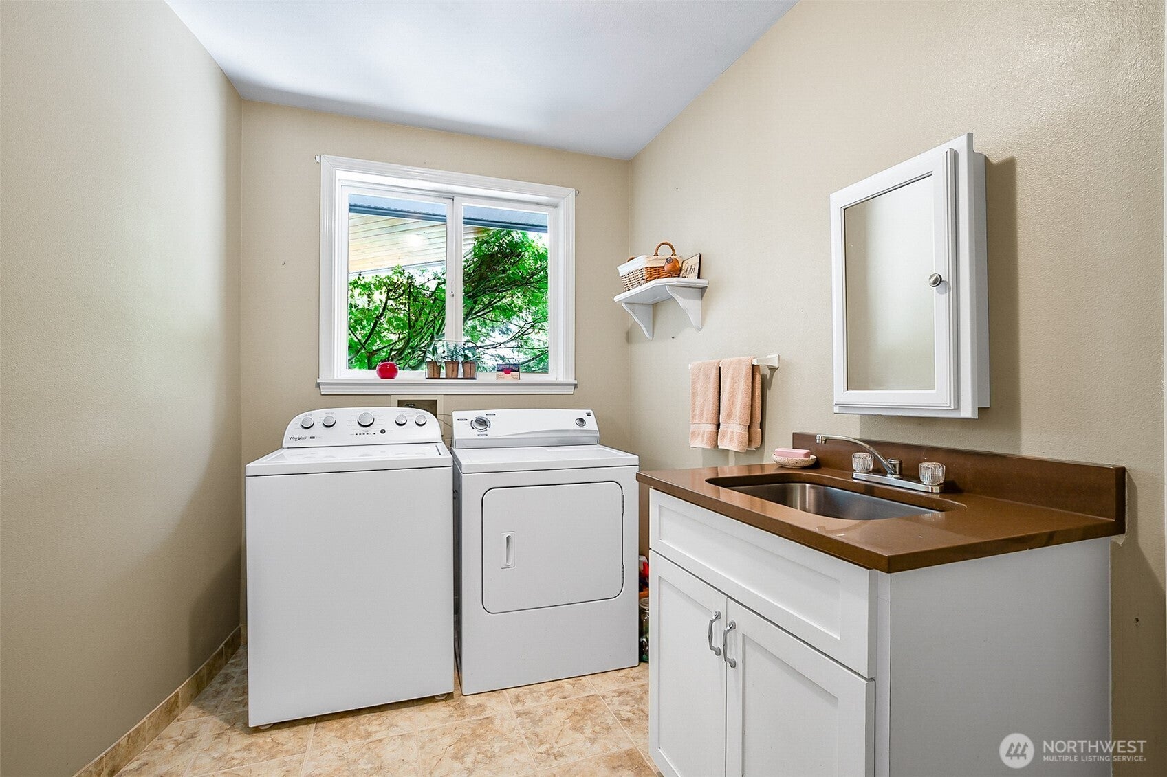 Camano Island, Washington, 98282, United States, 3 Bedrooms Bedrooms, ,3 BathroomsBathrooms,Residential,Active,1862878