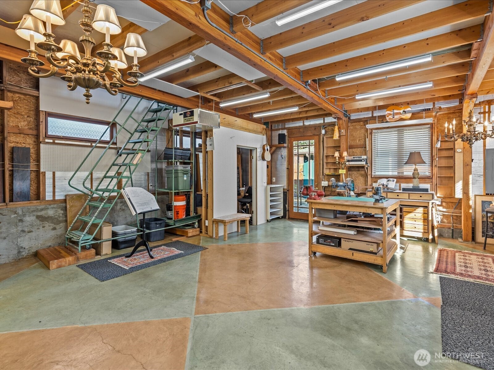 Seattle, Washington, 98103, United States, 3 Bedrooms Bedrooms, ,1 BathroomBathrooms,Residential,Active,1953017