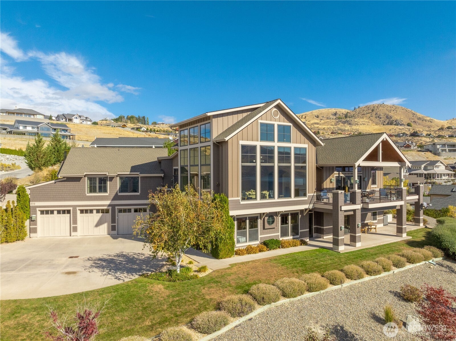 Chelan, Washington, 98816, United States, 4 Bedrooms Bedrooms, ,4 BathroomsBathrooms,Residential,Active,1869141