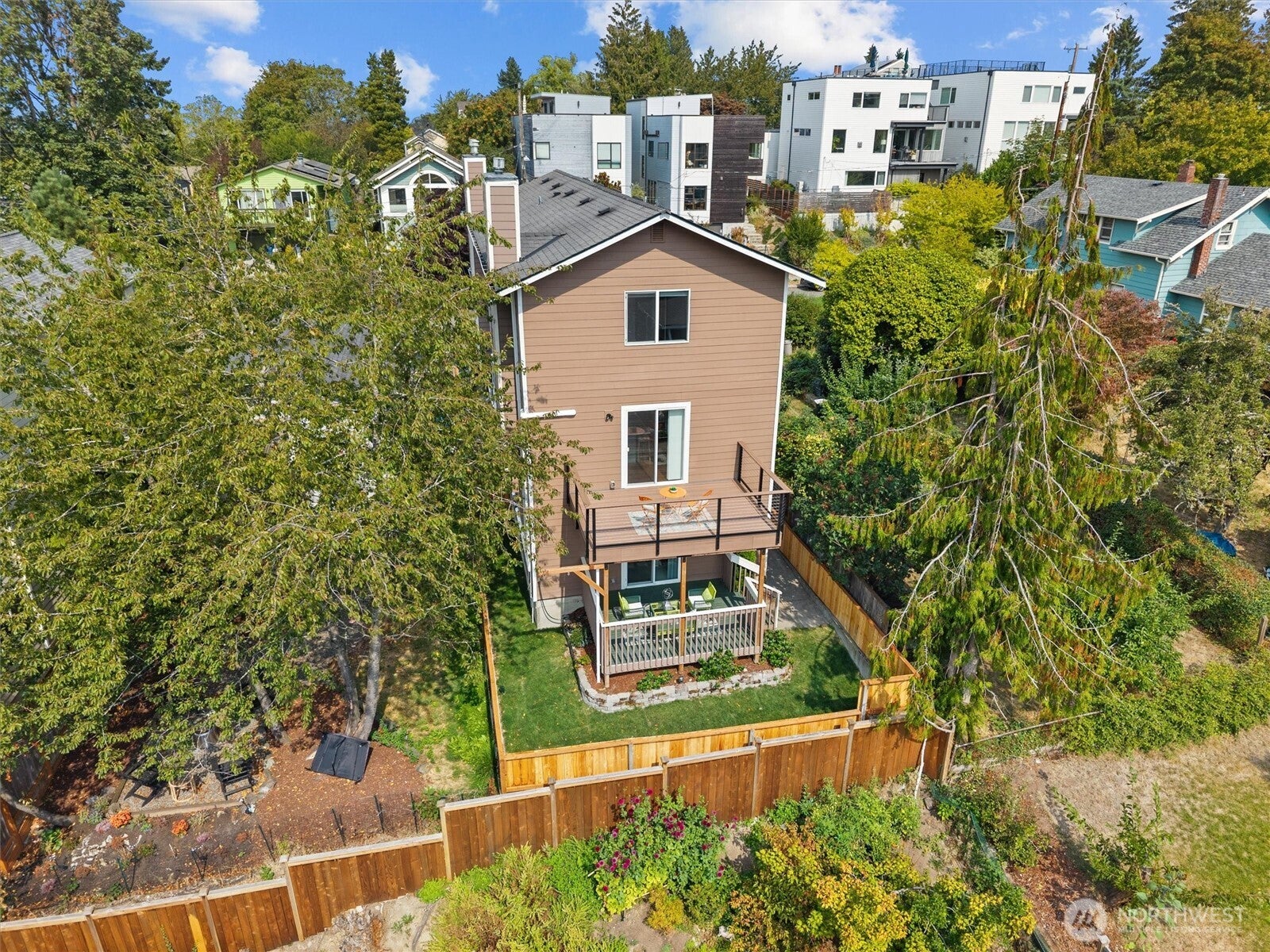 Seattle, Washington, 98118, United States, 4 Bedrooms Bedrooms, ,4 BathroomsBathrooms,Residential,Active,1964271