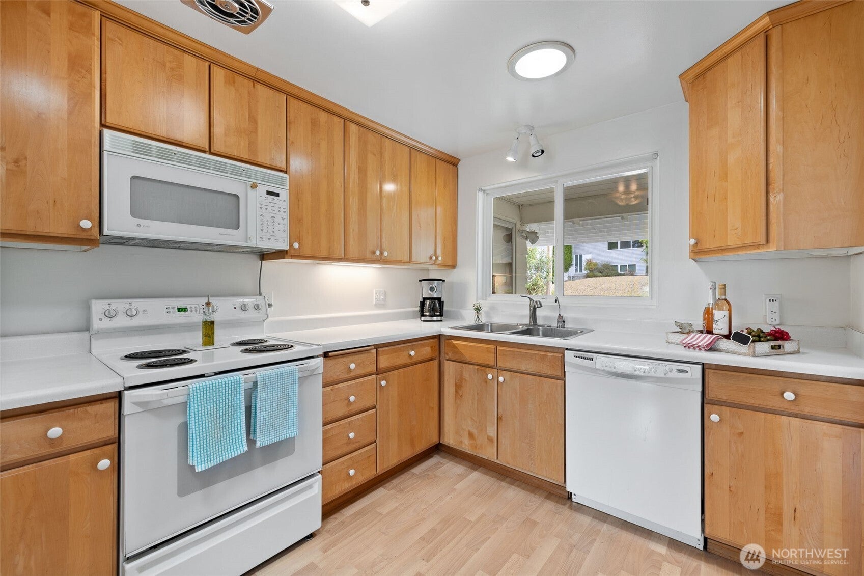 Bellevue, Washington, 98008, United States, 4 Bedrooms Bedrooms, ,2 BathroomsBathrooms,Residential,Active,1943800