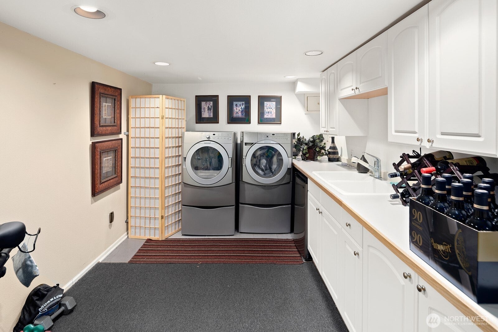 Seattle, Washington, 98122, United States, 3 Bedrooms Bedrooms, ,3 BathroomsBathrooms,Residential,Active,1988423