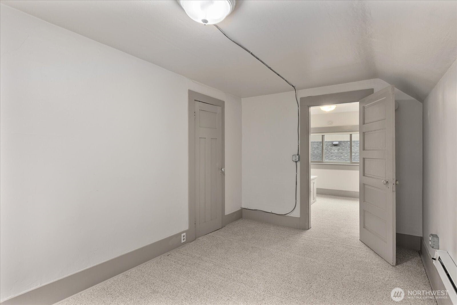 Seattle, Washington, 98102, United States, 4 Bedrooms Bedrooms, ,2 BathroomsBathrooms,Residential,Active,1905356