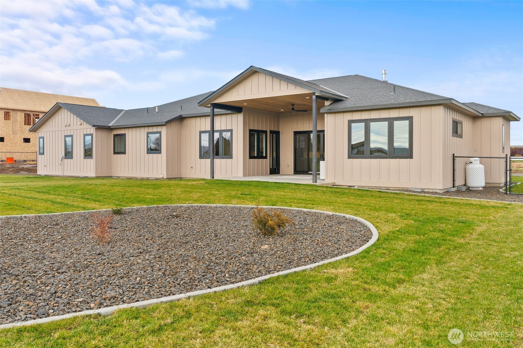 Yakima, Washington, 98908, United States, 4 Bedrooms Bedrooms, ,4 BathroomsBathrooms,Residential,Active,1993975