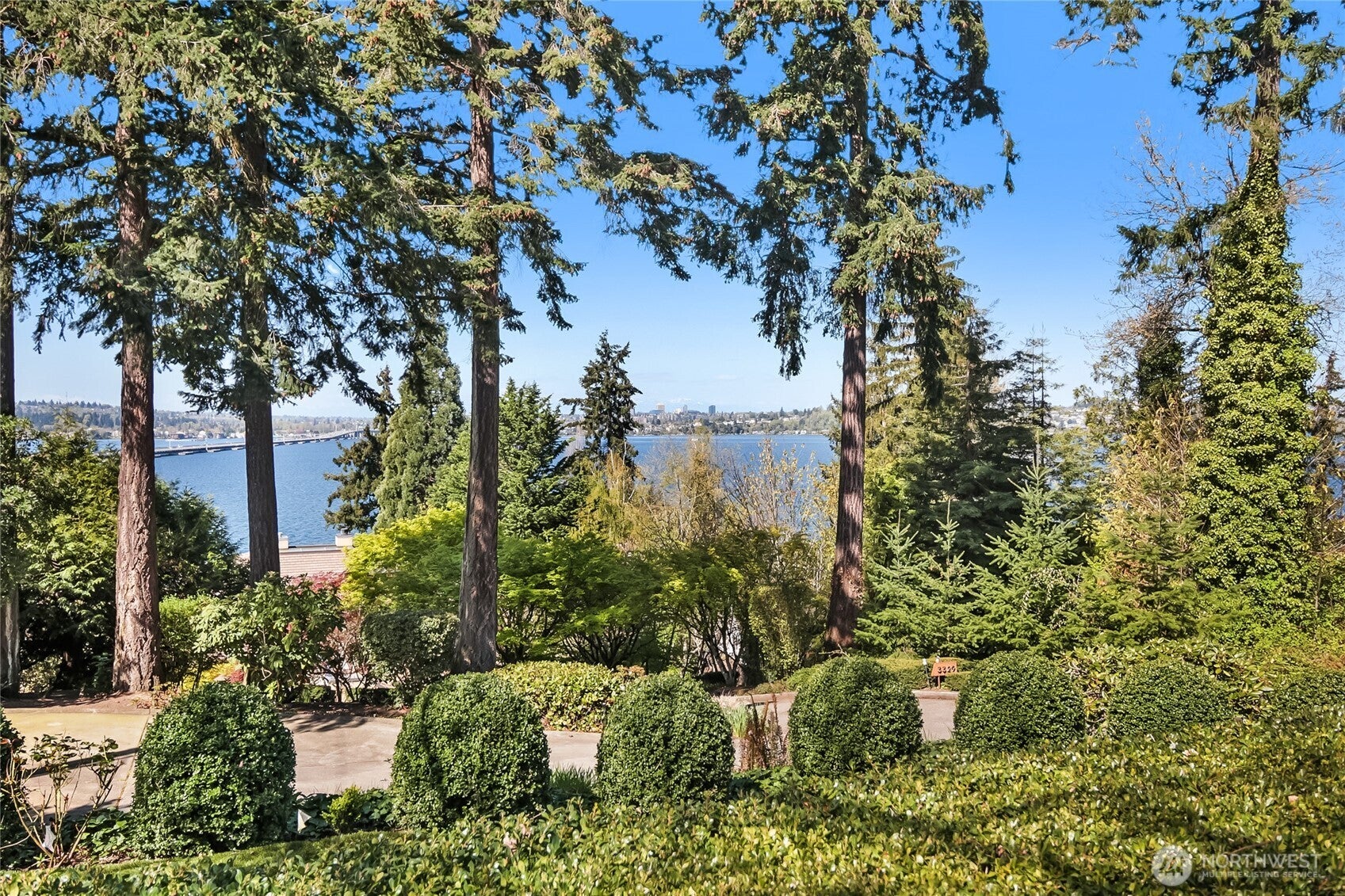 Medina, Washington, 98039, United States, 3 Bedrooms Bedrooms, ,3 BathroomsBathrooms,Residential,Active,1781504