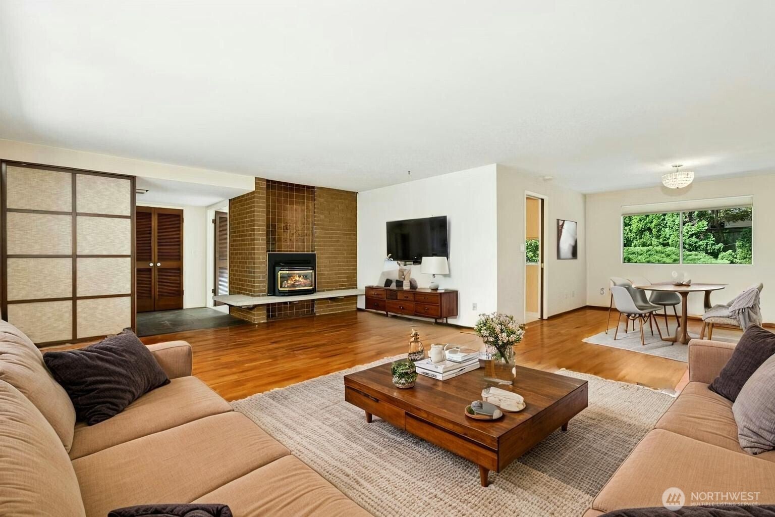 Bellevue, Washington, 98008, United States, 3 Bedrooms Bedrooms, ,2 BathroomsBathrooms,Residential,Active,1914589