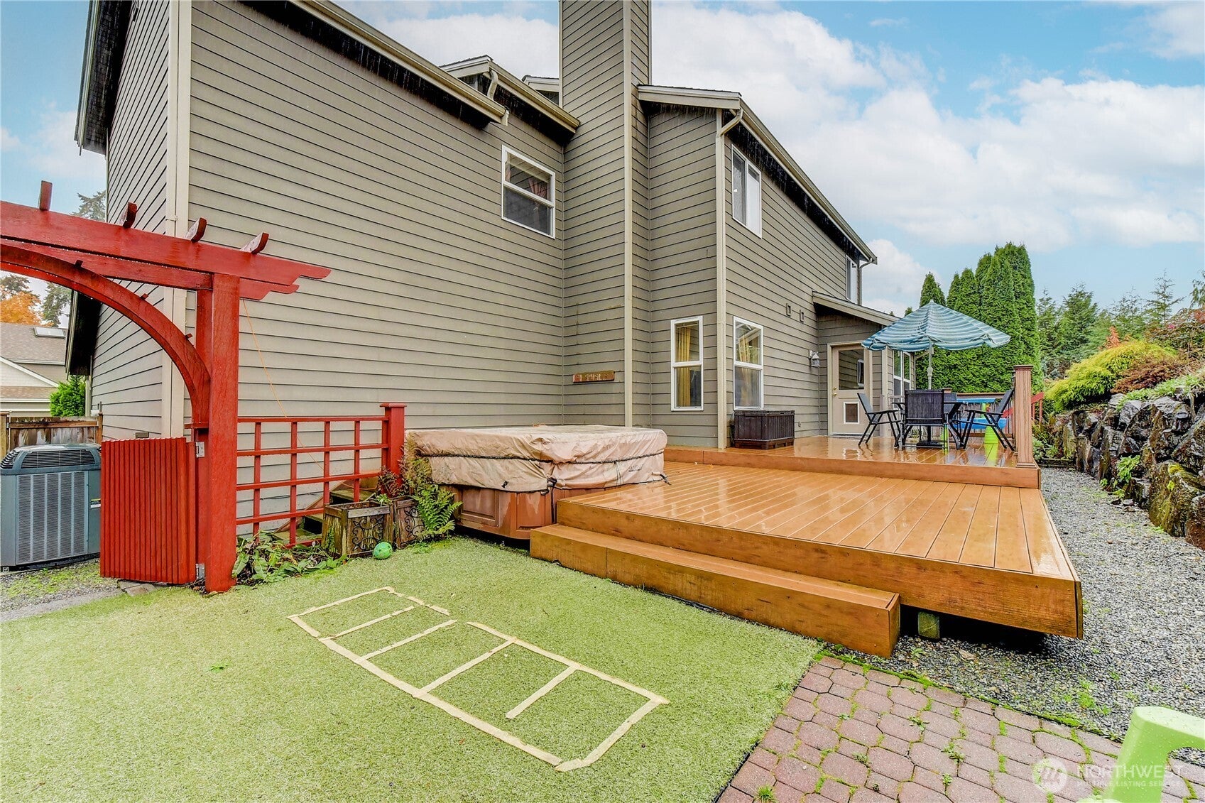 Kenmore, Washington, 98028, United States, 4 Bedrooms Bedrooms, ,3 BathroomsBathrooms,Residential,Pending,1824038