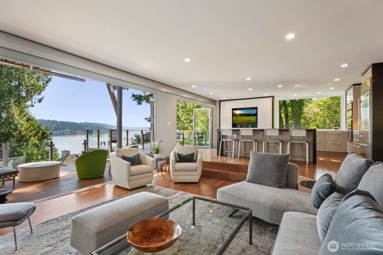 Bellevue, Washington, 98008, United States, 4 Bedrooms Bedrooms, ,5 BathroomsBathrooms,Residential,Active,1960111