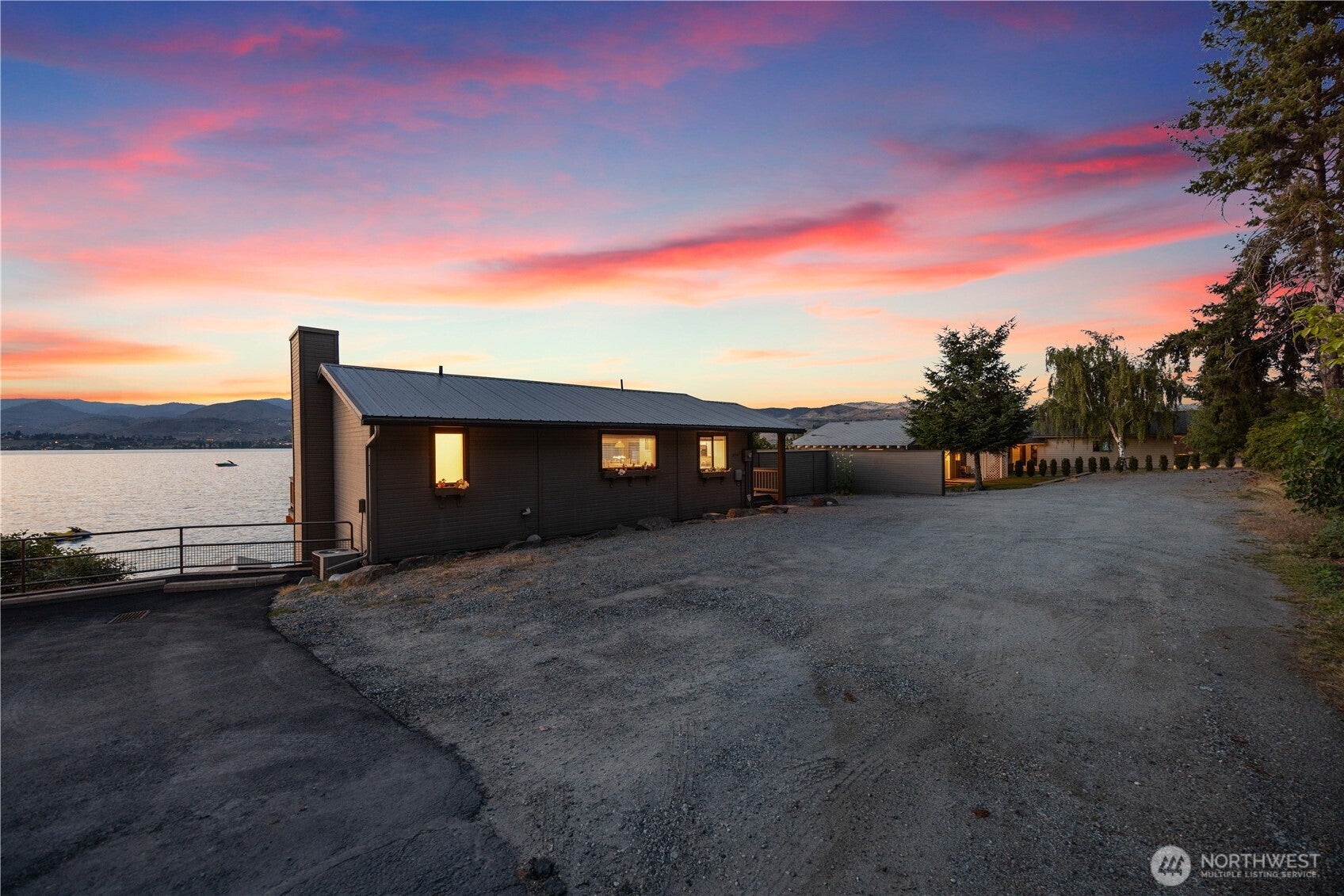 Chelan, Washington, 98816, United States, 4 Bedrooms Bedrooms, ,2 BathroomsBathrooms,Residential,Active,1971804