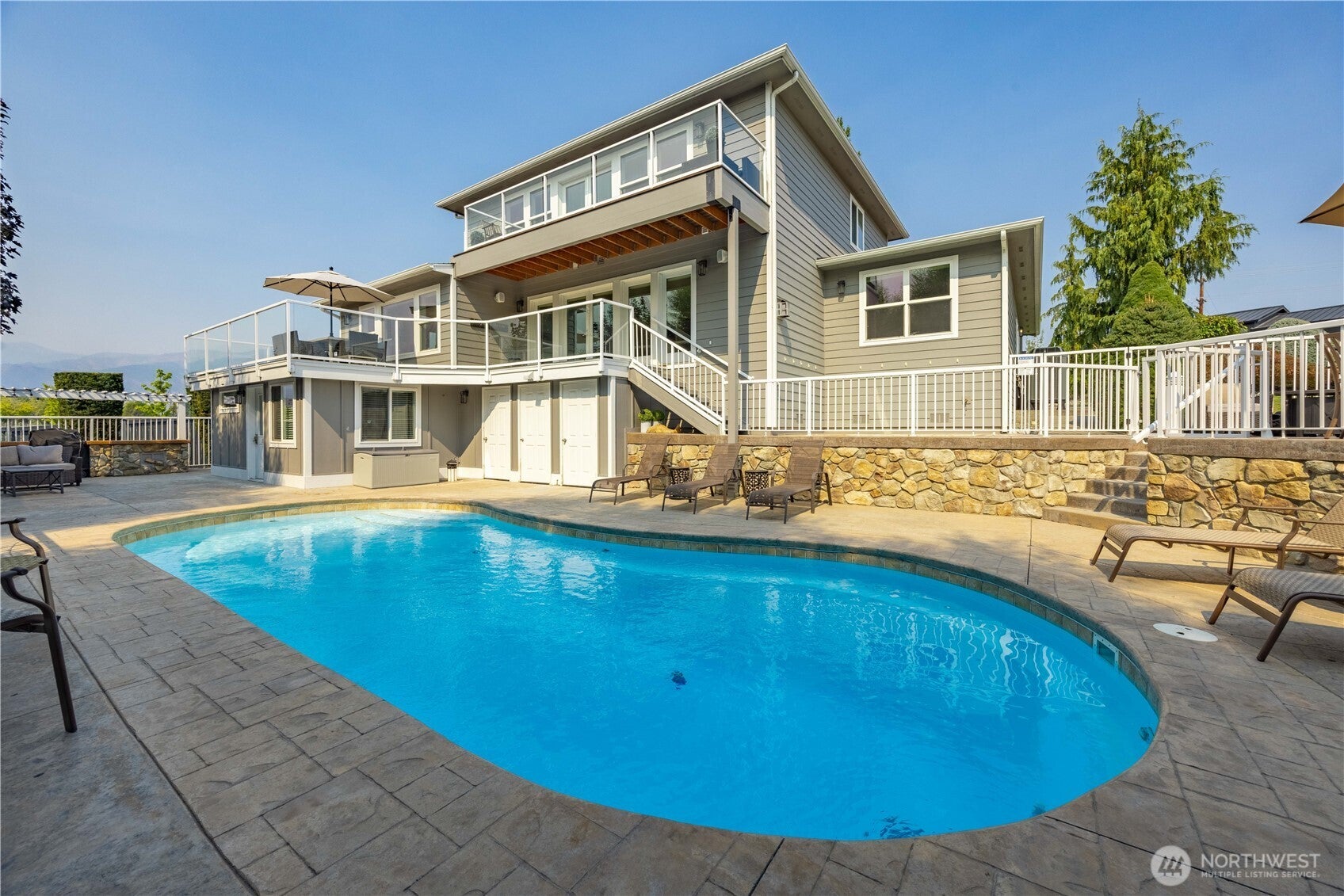 Manson, Washington, 98831, United States, 4 Bedrooms Bedrooms, ,4 BathroomsBathrooms,Residential,Active,1936117