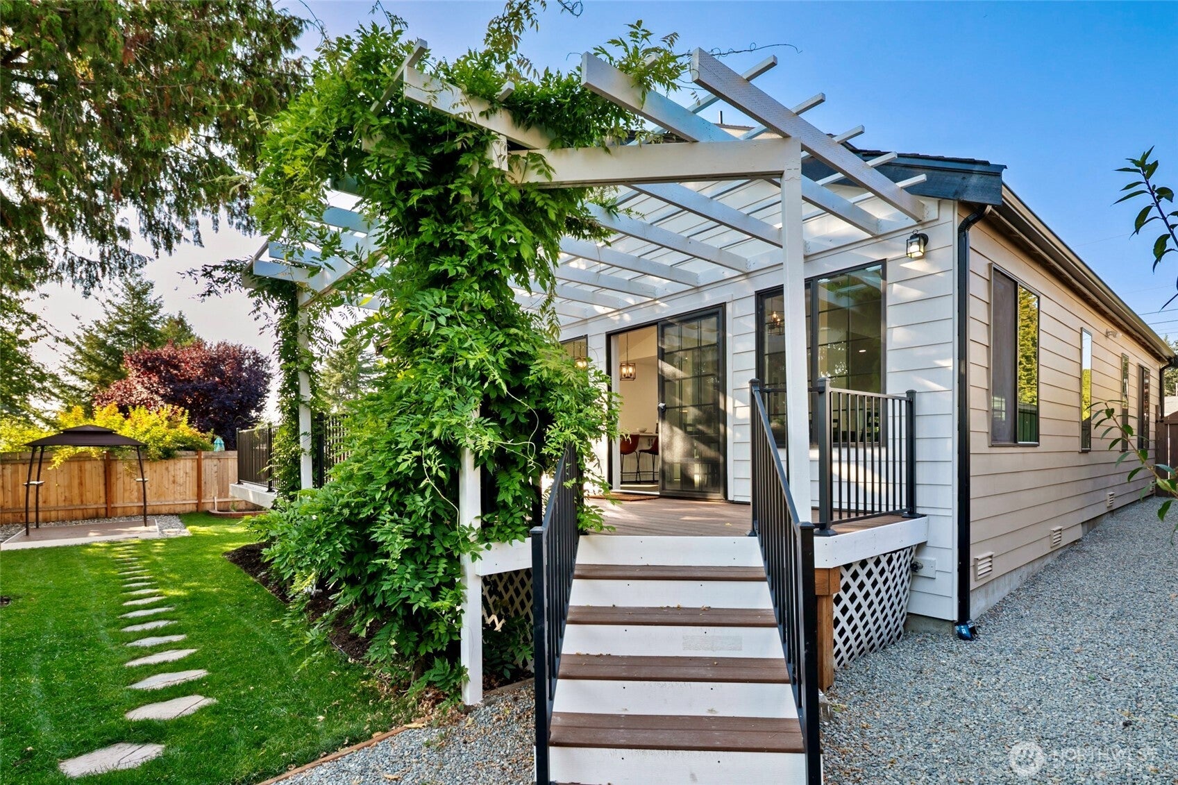 Mountlake Terrace, Washington, 98043, United States, 4 Bedrooms Bedrooms, ,3 BathroomsBathrooms,Residential,Active,1952616