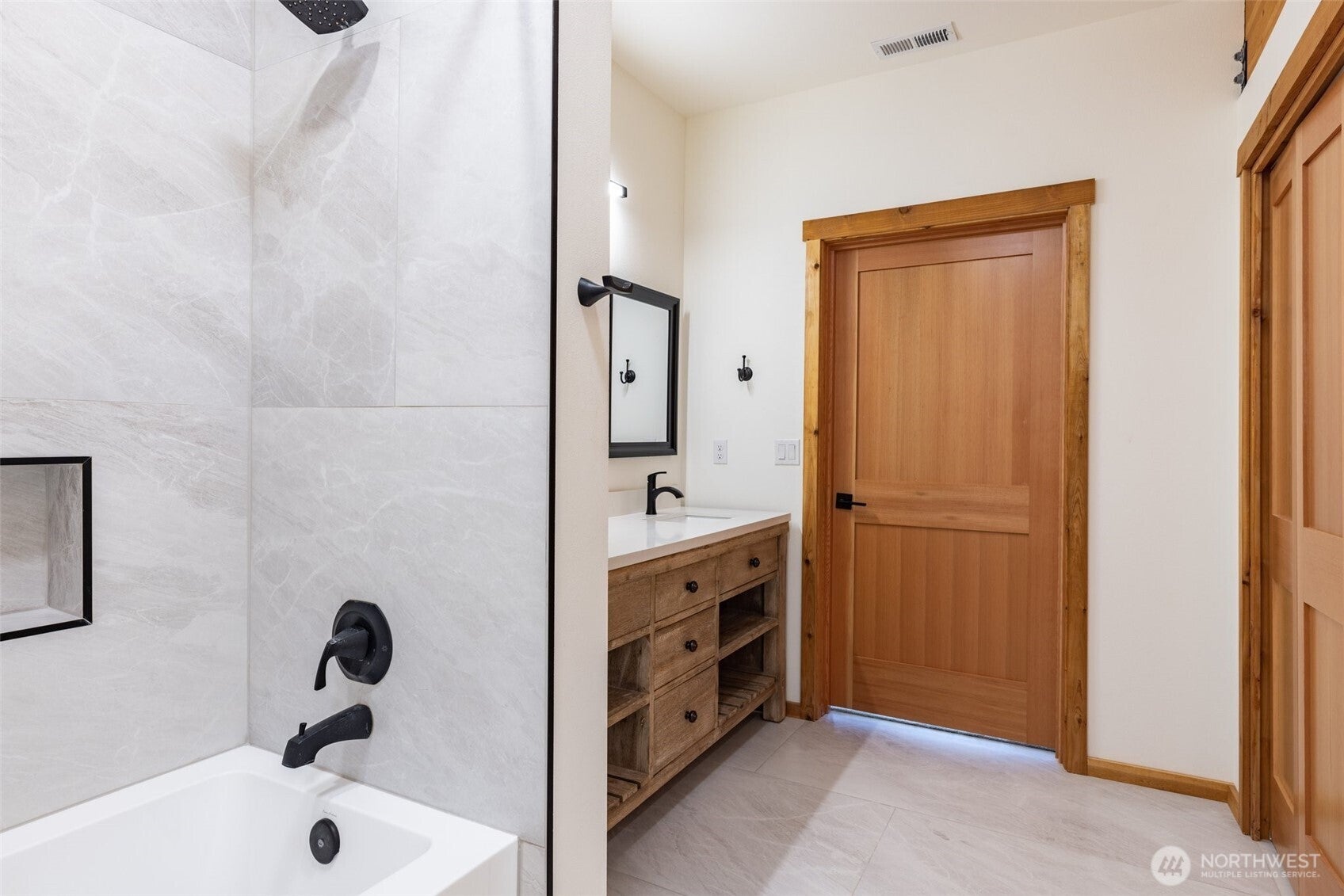 Eatonville, Washington, 98328, United States, 3 Bedrooms Bedrooms, ,3 BathroomsBathrooms,Residential,Active,1798196
