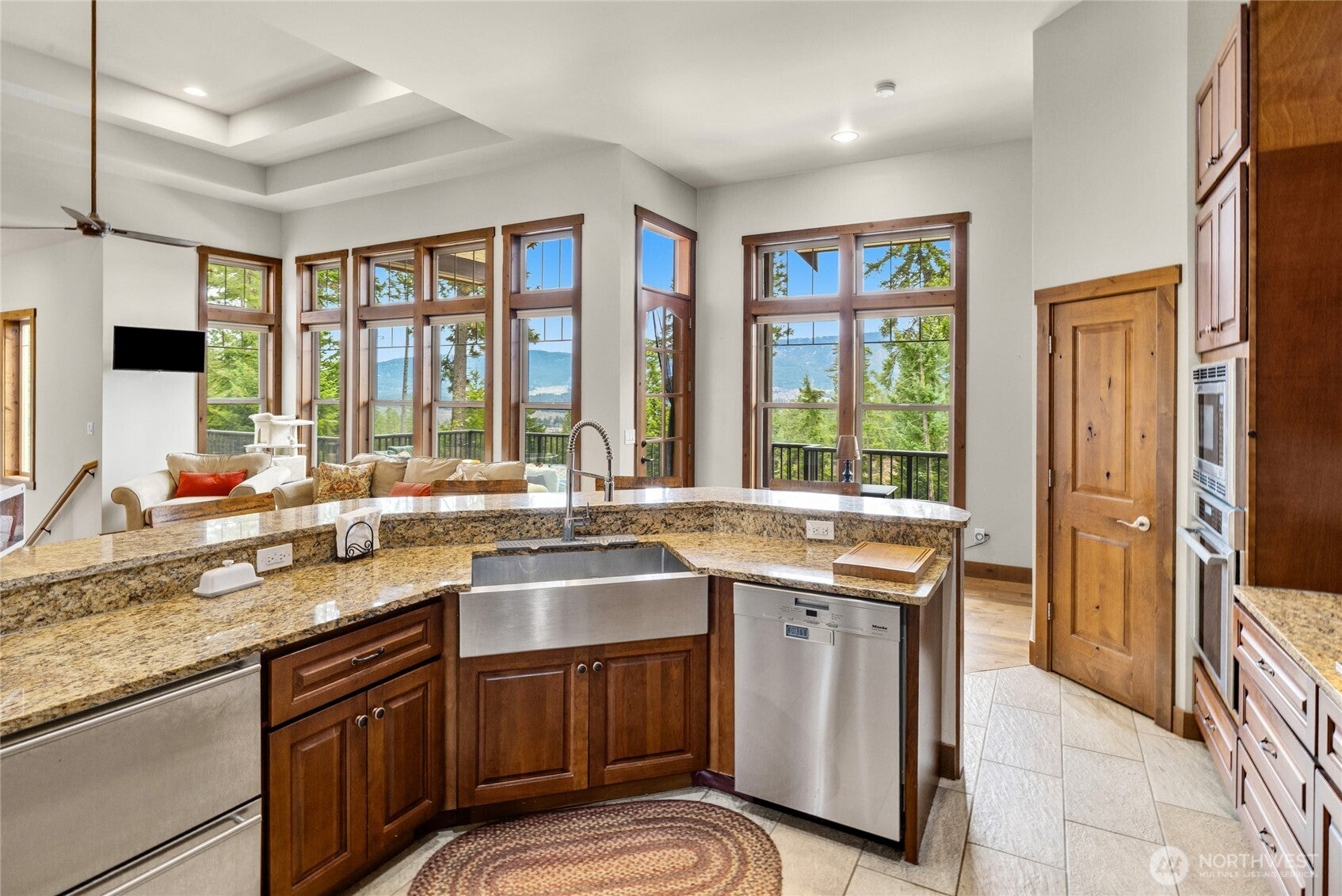 Cle Elum, Washington, 98922, United States, 3 Bedrooms Bedrooms, ,3 BathroomsBathrooms,Residential,Active,2031010