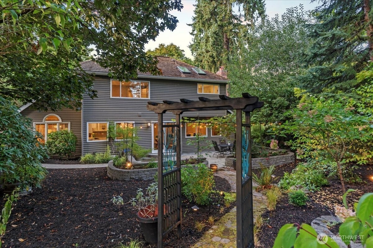 Redmond, Washington, 98052, United States, 4 Bedrooms Bedrooms, ,3 BathroomsBathrooms,Residential,Active,1953683