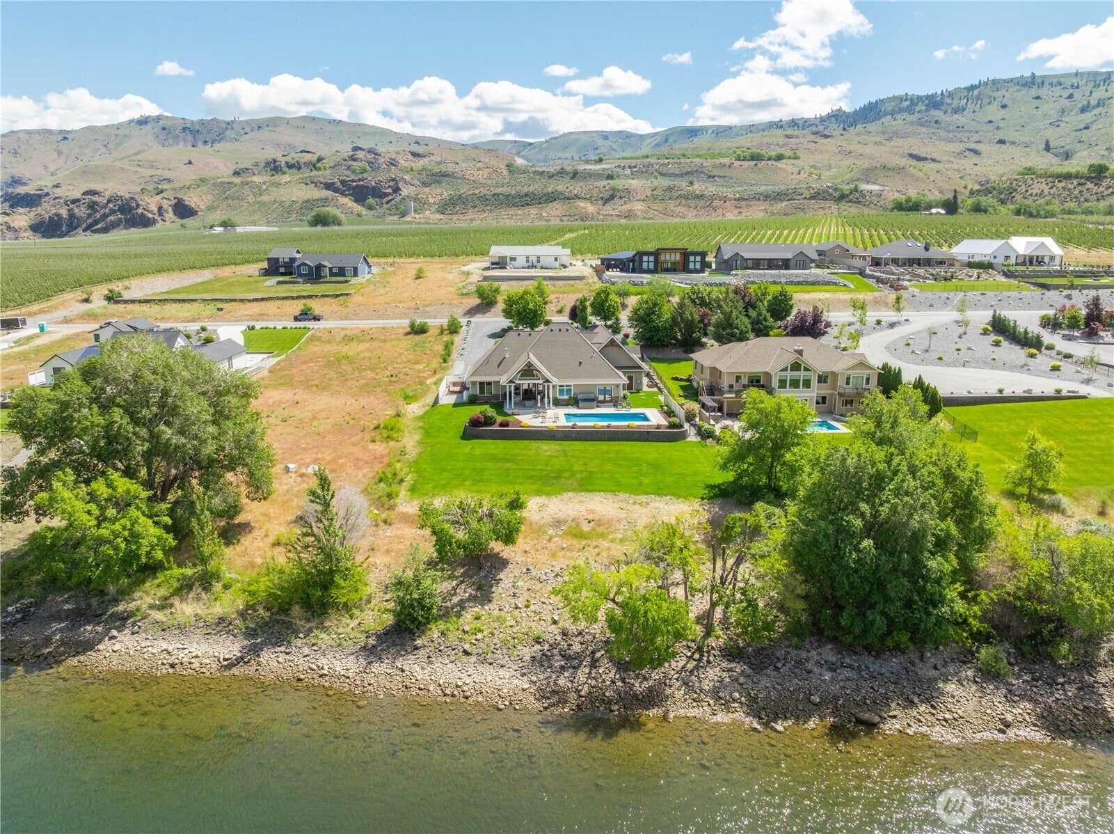 Orondo, Washington, 98843, United States, 3 Bedrooms Bedrooms, ,4 BathroomsBathrooms,Residential,Active,1823970
