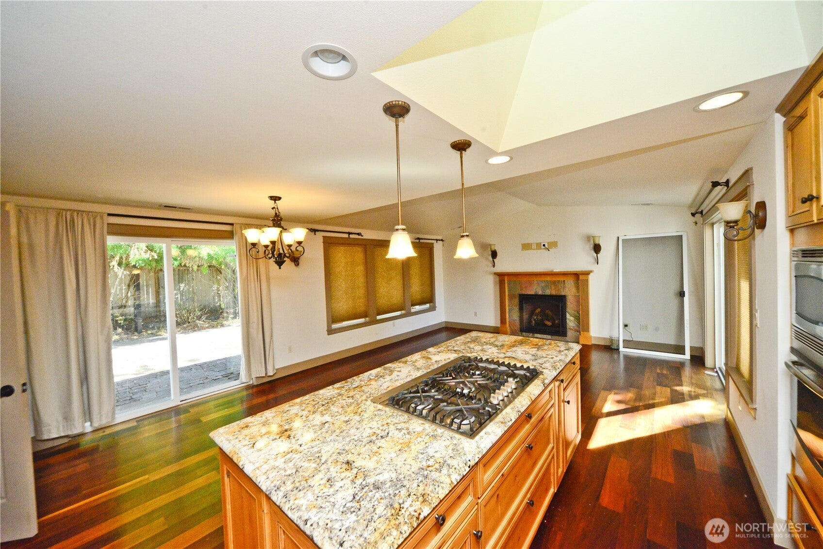 Kirkland, Washington, 98033, United States, 3 Bedrooms Bedrooms, ,2 BathroomsBathrooms,Residential,Active,1945849