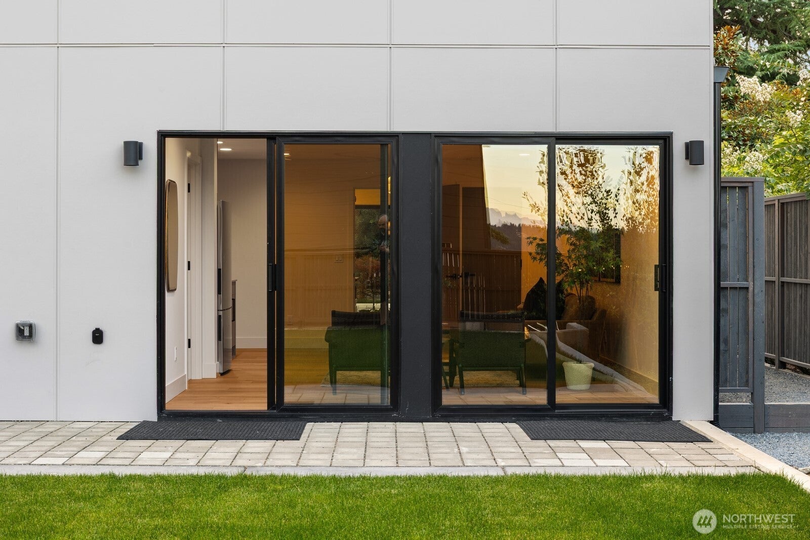 Seattle, Washington, 98118, United States, 5 Bedrooms Bedrooms, ,4 BathroomsBathrooms,Residential,Active,1909862