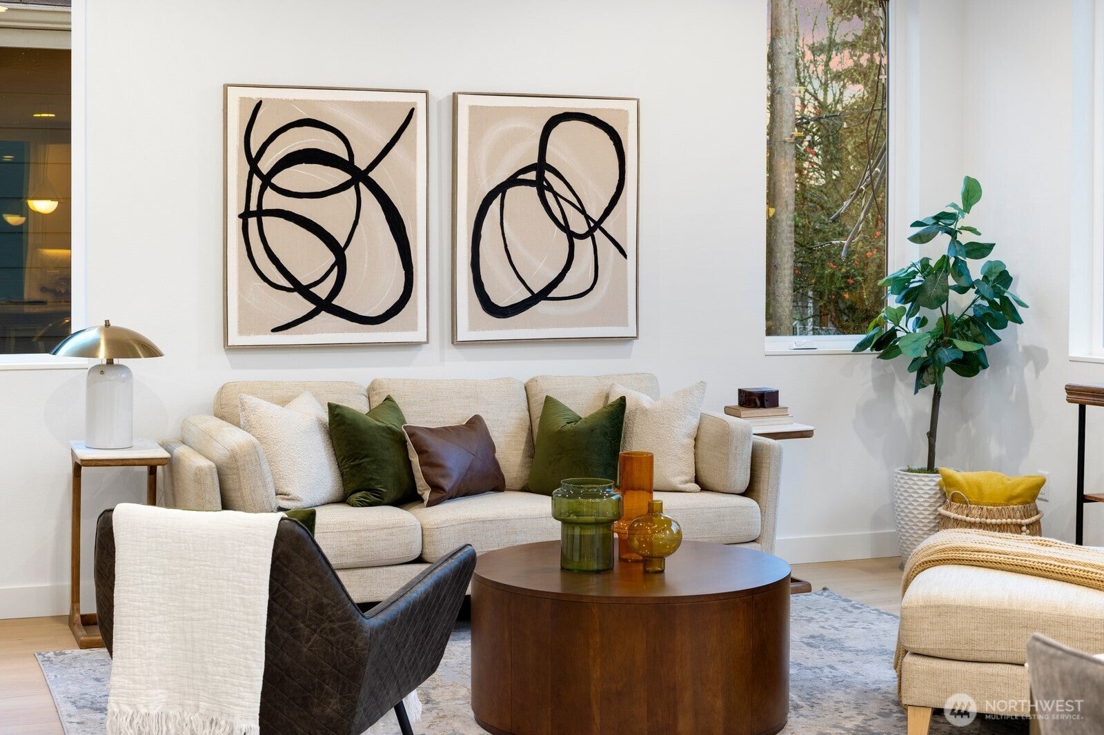 Seattle, Washington, 98122, United States, 4 Bedrooms Bedrooms, ,4 BathroomsBathrooms,Residential,Active,1992279