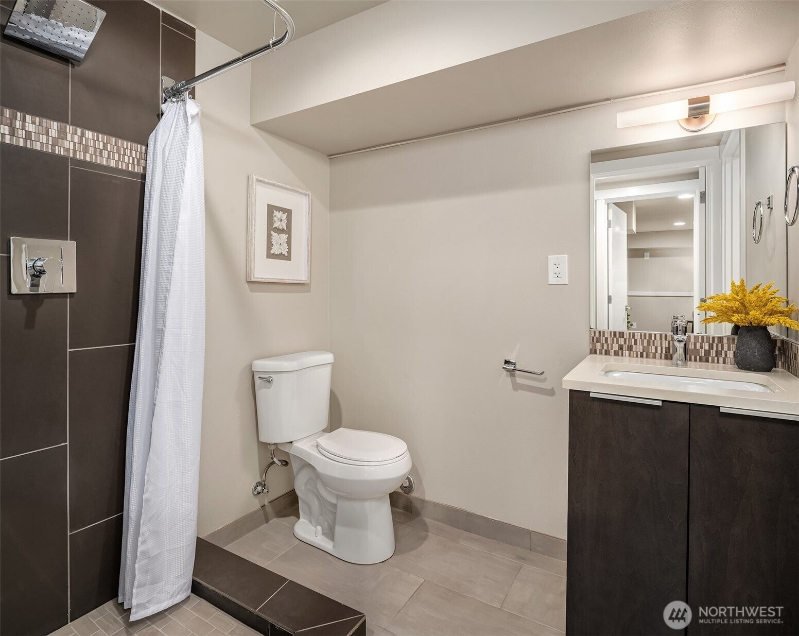 Kirkland, Washington, 98033, United States, 4 Bedrooms Bedrooms, ,5 BathroomsBathrooms,Residential,Active,1973549