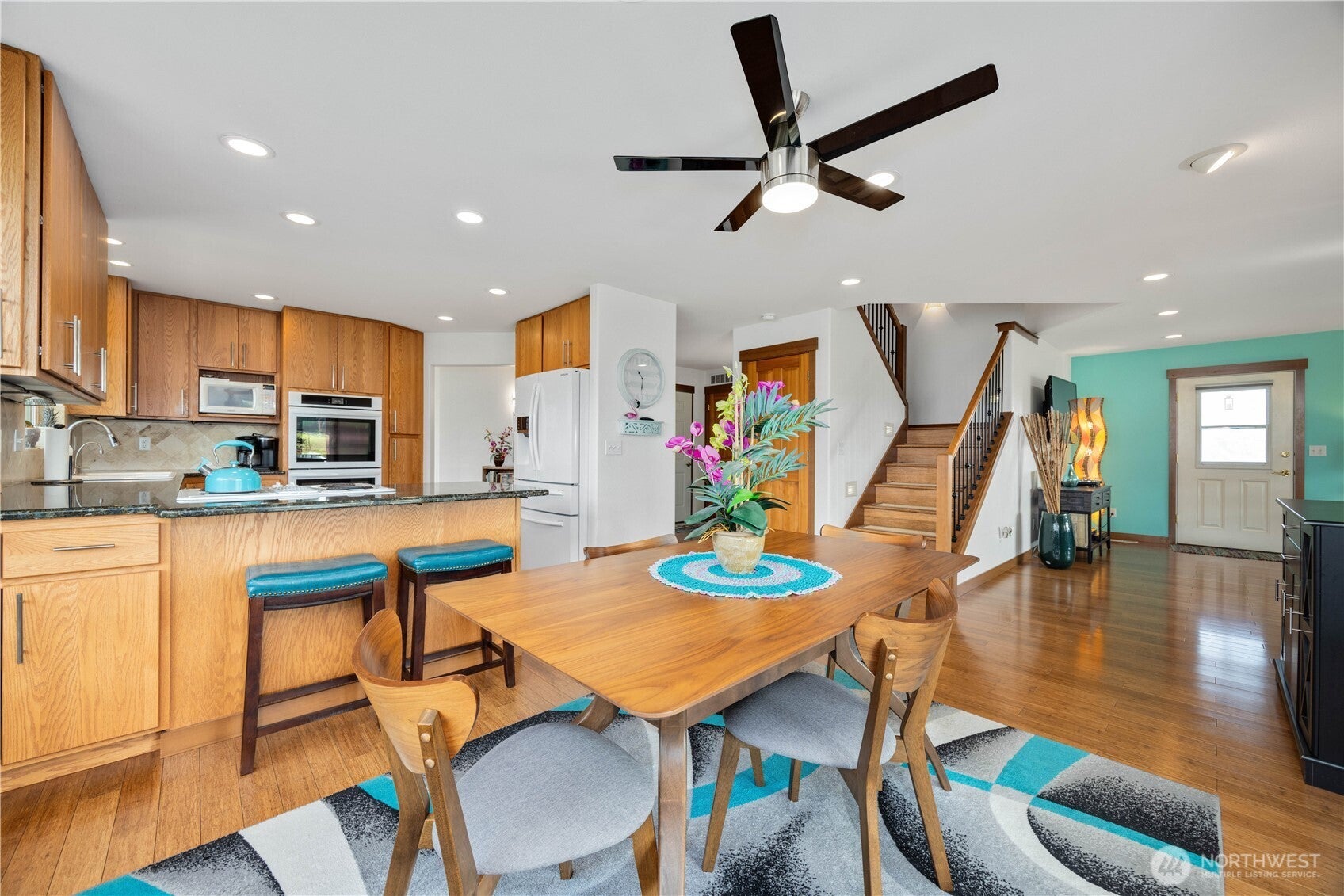 Manson, Washington, 98831, United States, 3 Bedrooms Bedrooms, ,3 BathroomsBathrooms,Residential,Active,1946323