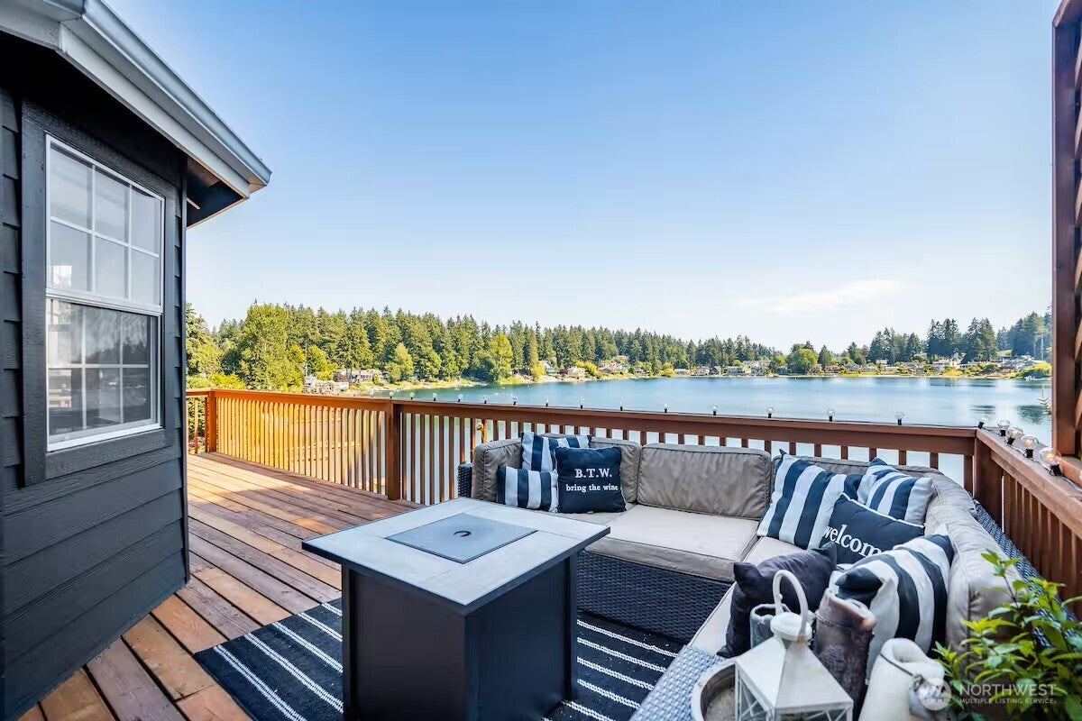 Lakewood, Washington, 98498, United States, 4 Bedrooms Bedrooms, ,4 BathroomsBathrooms,Residential,Active,1988477