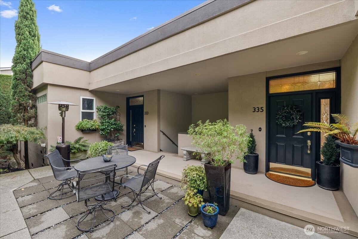 Kirkland, Washington, 98033, United States, 3 Bedrooms Bedrooms, ,2 BathroomsBathrooms,Residential,Active,1968423