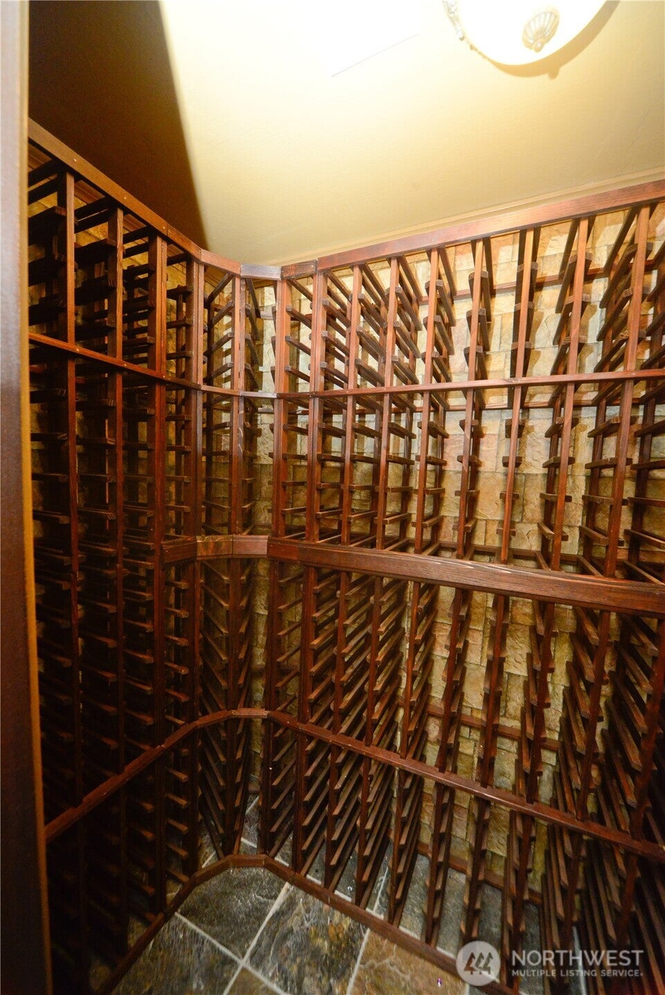 Kirkland, Washington, 98033, United States, 3 Bedrooms Bedrooms, ,2 BathroomsBathrooms,Residential,Active,1945849